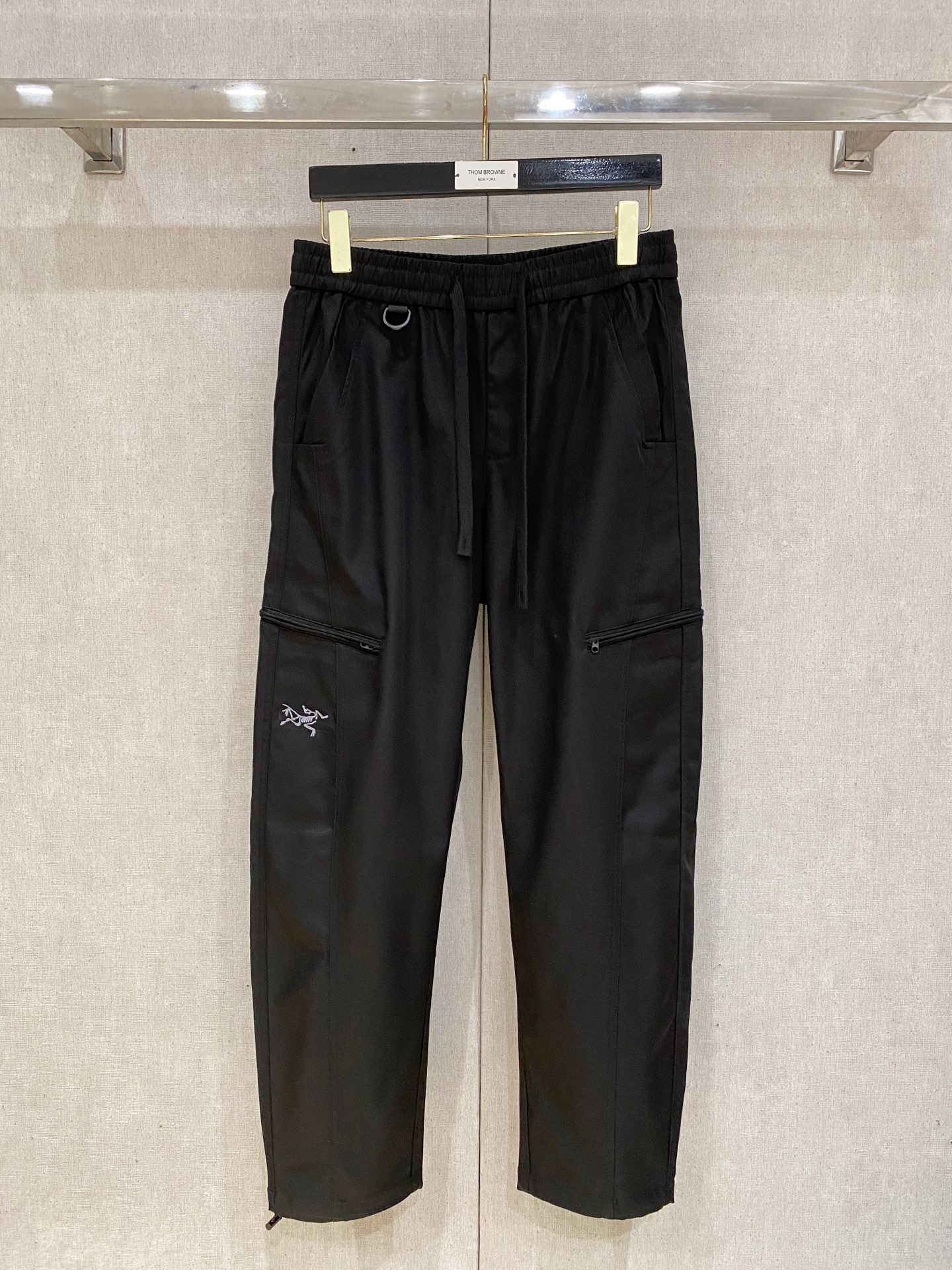 ARC‘TERYX —始祖鸟户外防风保暖透气冬季男士软壳裤！无缝设计 高热度鸟家户外机能风3D立体修身裁