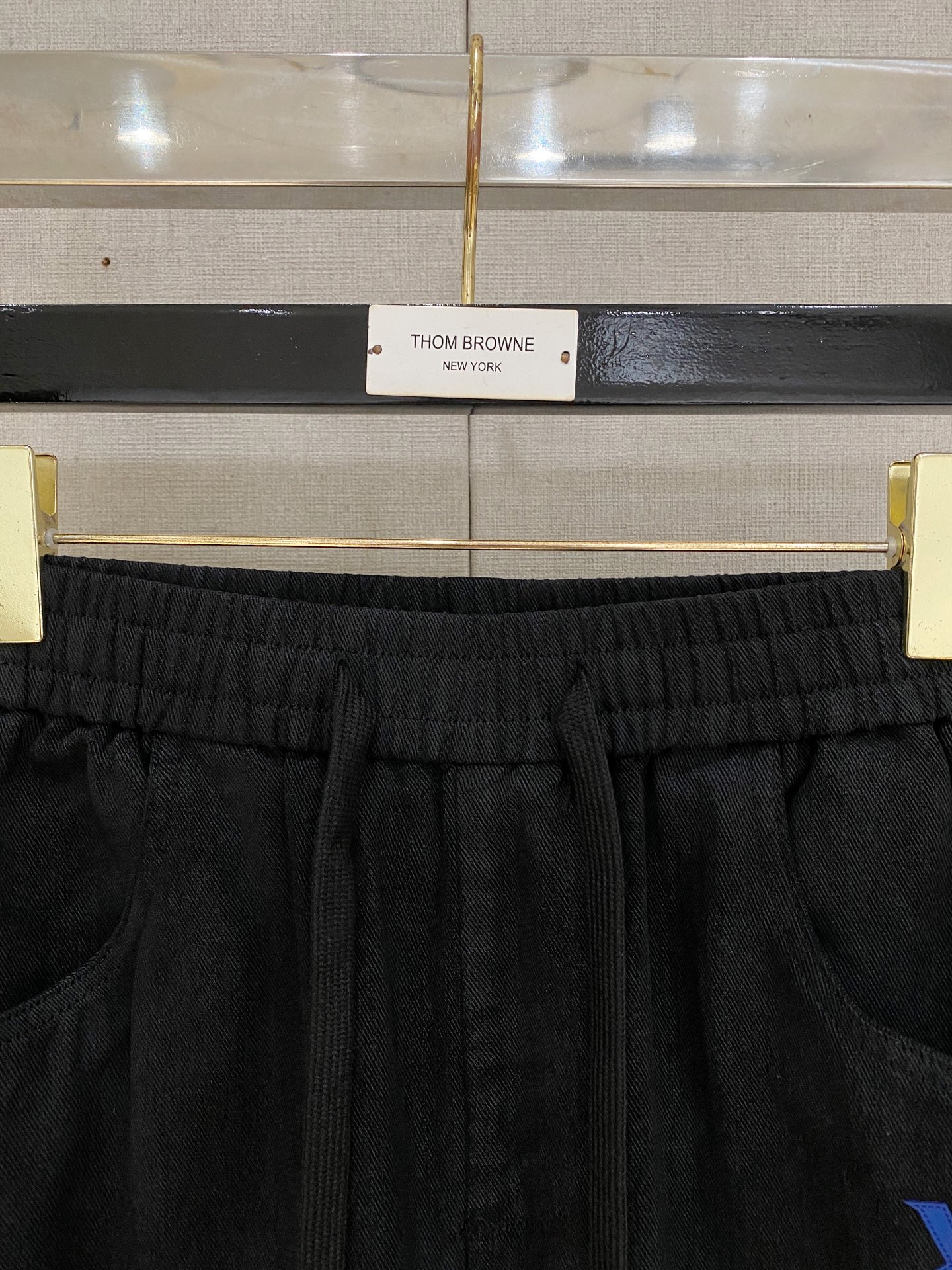 圣罗兰 2025秋冬最新休闲裤 潮人必备 版型超赞，能很好的修复各种腿型，非常个性！柔软排汗，舒适度极高