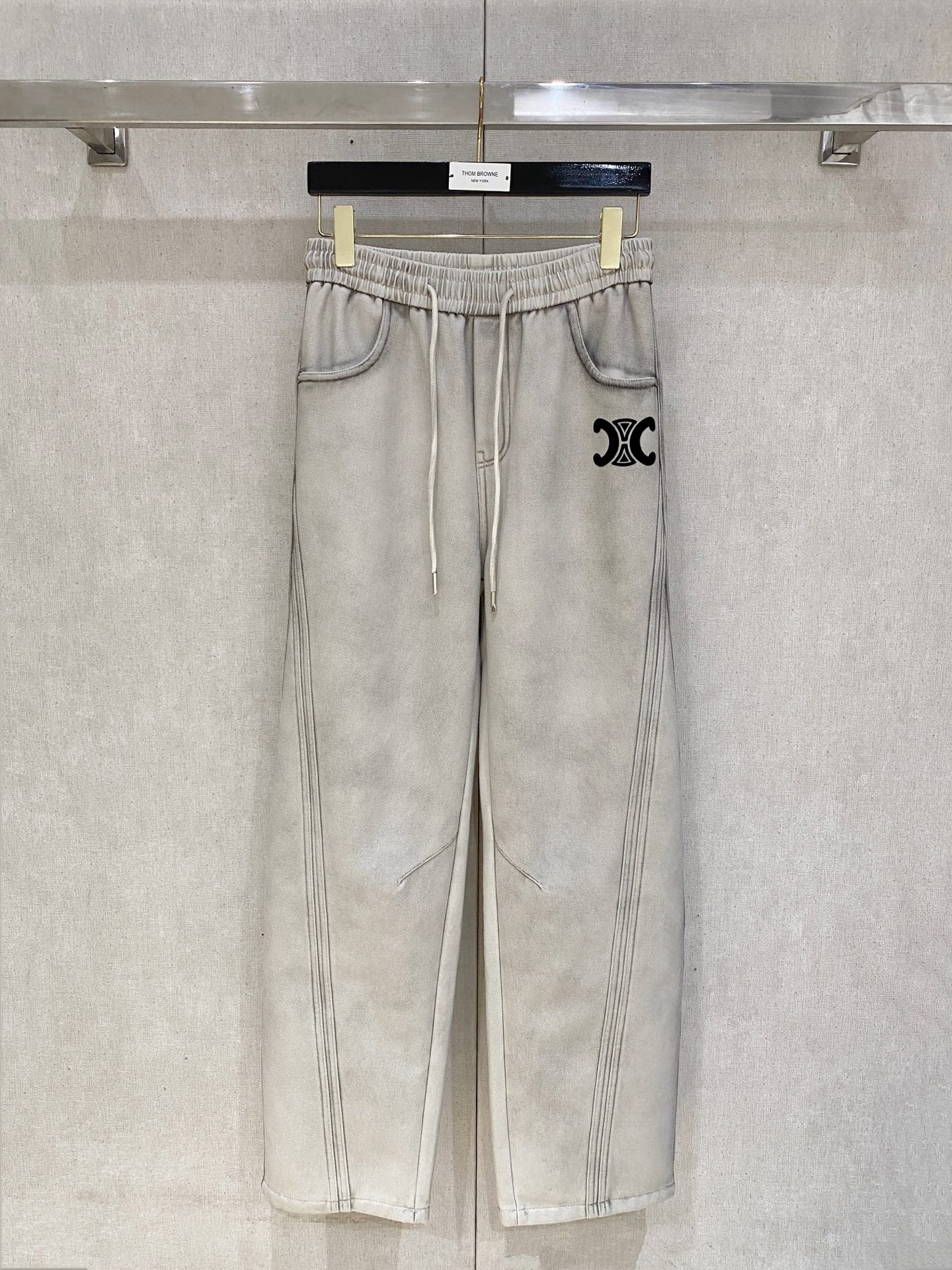 Celine 2025秋冬最新系列男士加厚休闲裤！内里加绒，非常保暖，北方的宝子们赶紧备上！采用客供弹力