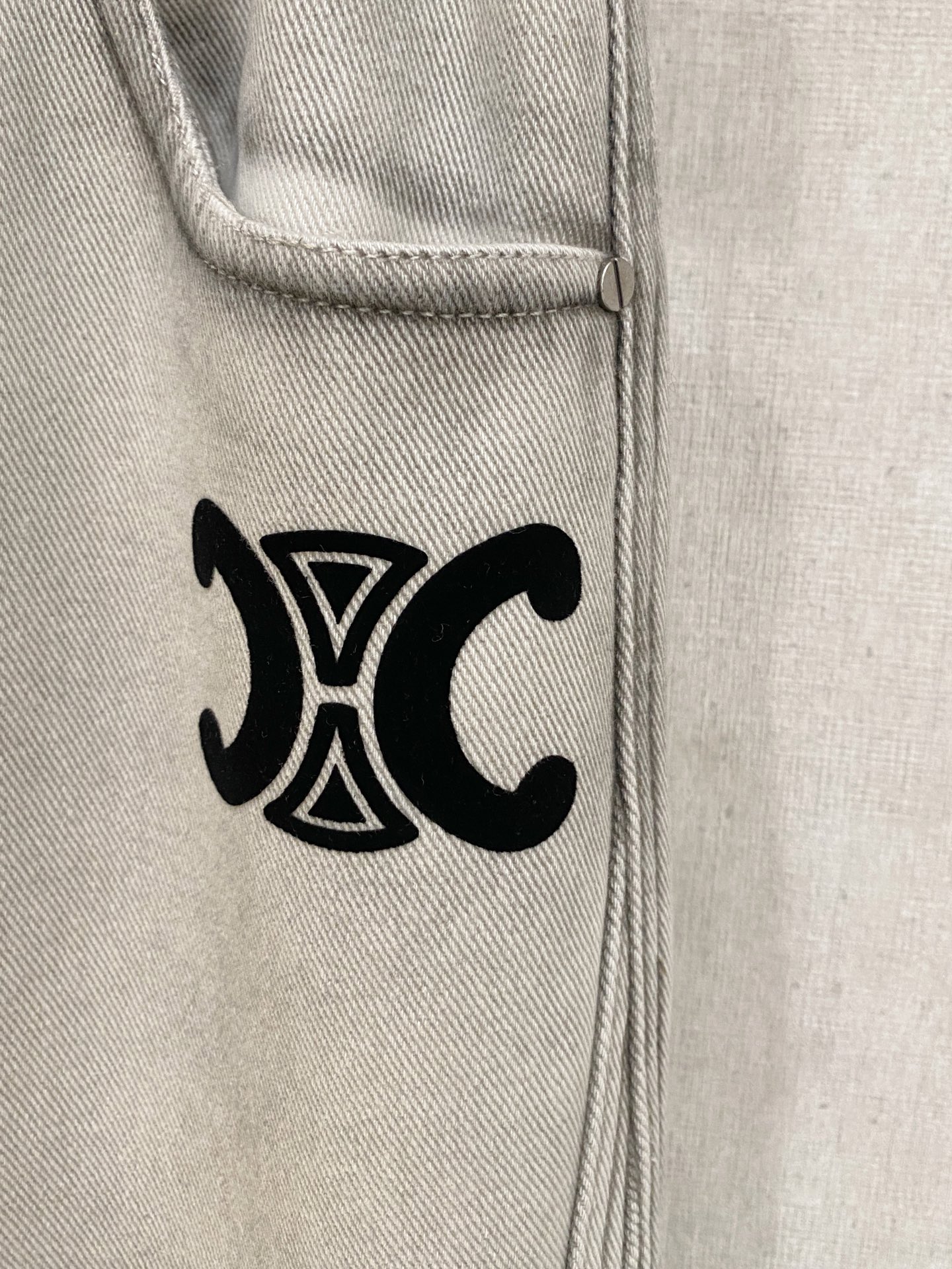 Celine 2025秋冬最新系列男士加厚休闲裤！内里加绒，非常保暖，北方的宝子们赶紧备上！采用客供弹力