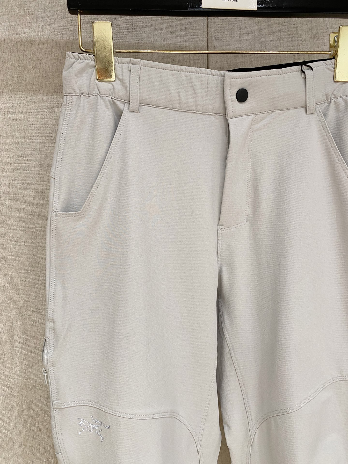 始祖鸟 男士休闲裤👍速干面料休闲裤，最新款上身版型无敌正！绝对可以闭眼收的一款此款裤子非常百搭，弹力腰围