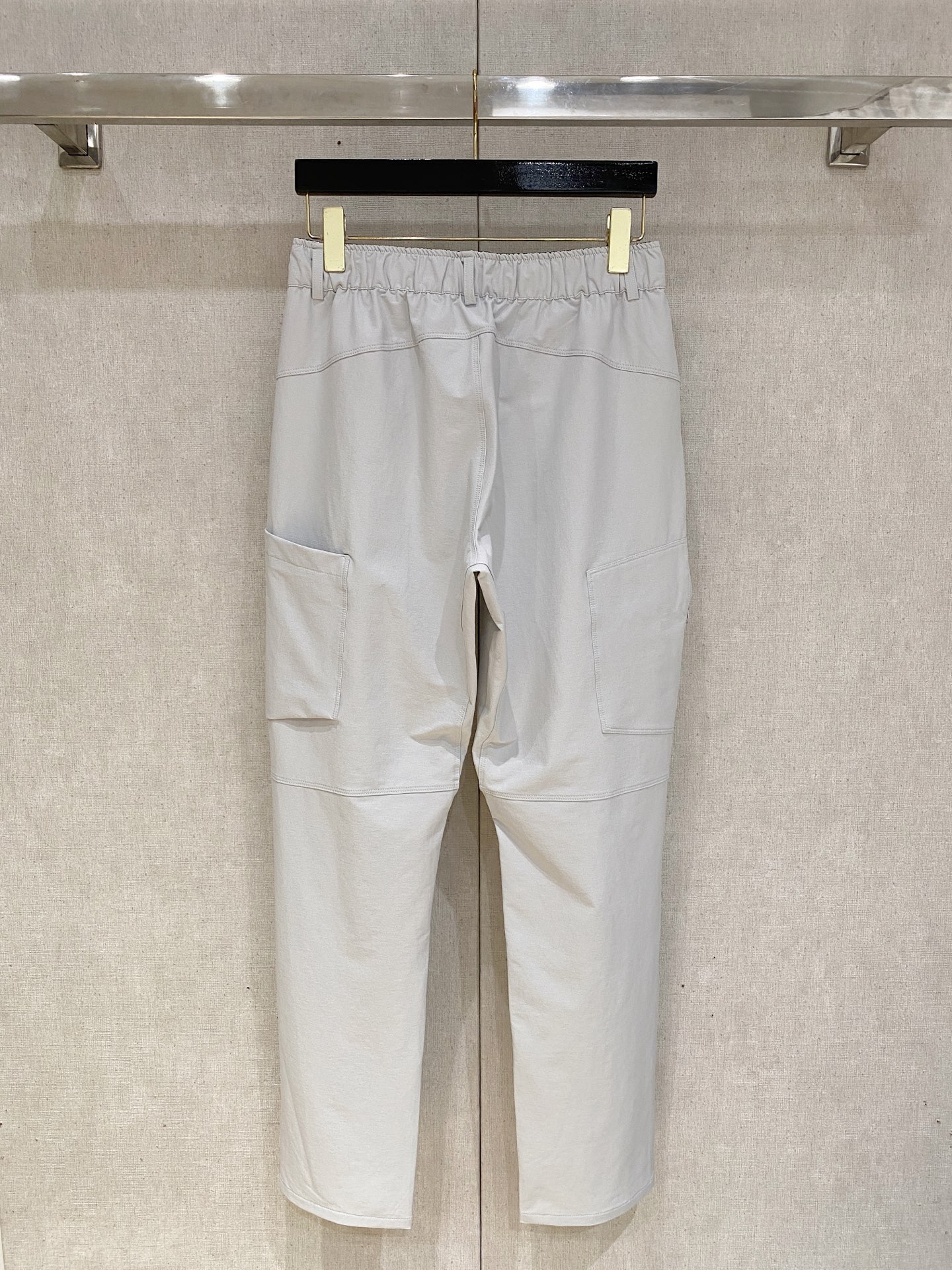 始祖鸟 男士休闲裤👍速干面料休闲裤，最新款上身版型无敌正！绝对可以闭眼收的一款此款裤子非常百搭，弹力腰围