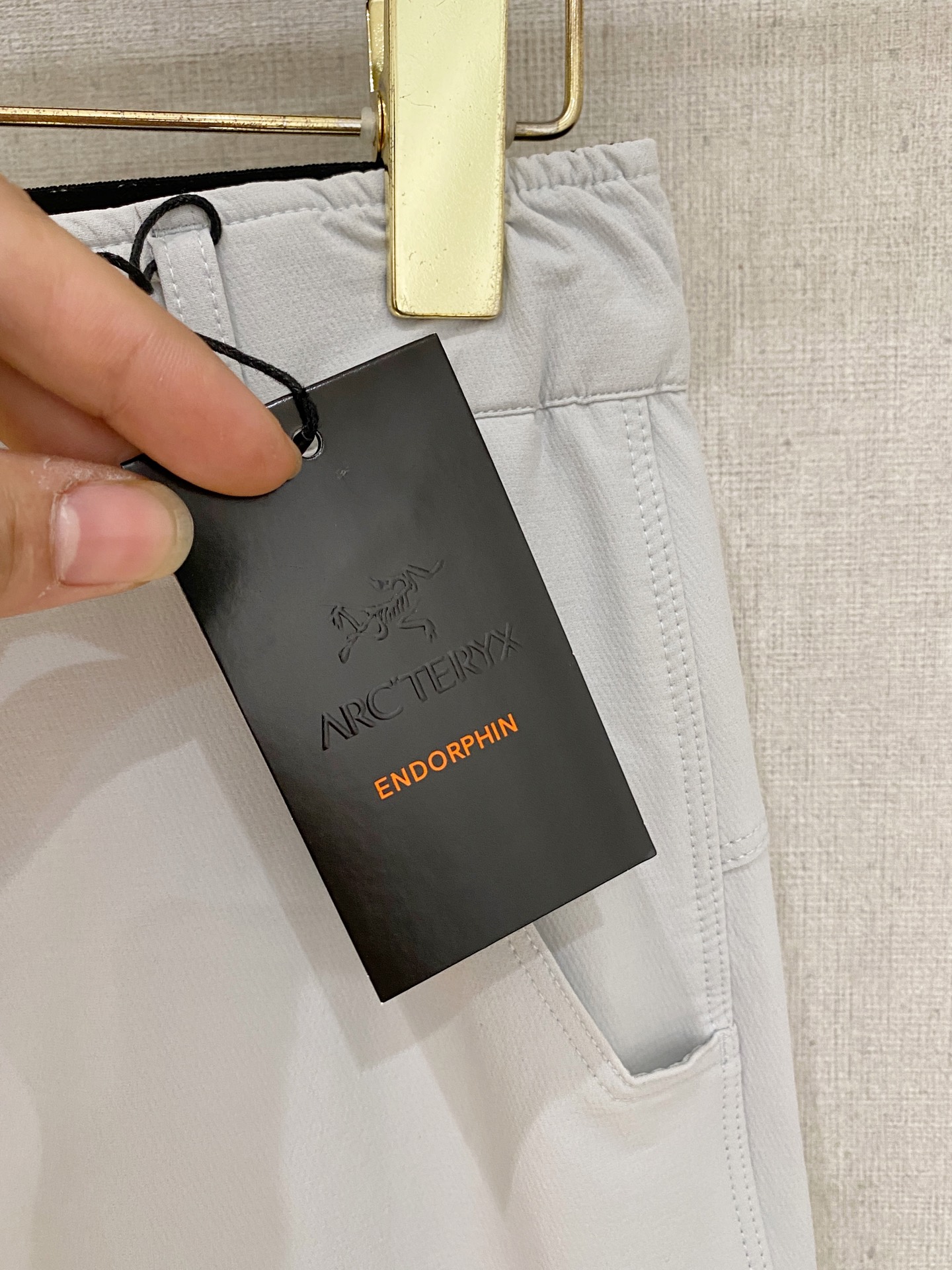 始祖鸟 男士休闲裤👍速干面料休闲裤，最新款上身版型无敌正！绝对可以闭眼收的一款此款裤子非常百搭，弹力腰围