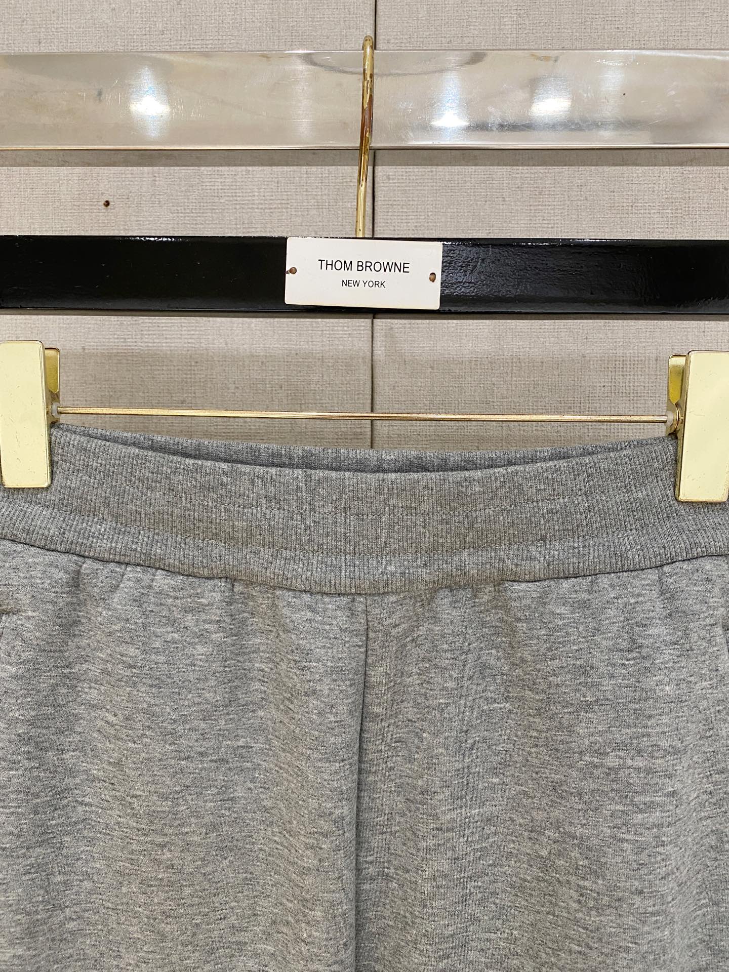 蒙口 2025秋冬最新休闲裤 潮人必备 版型超赞，能很好的修复各种腿型，非常个性！柔软排汗，舒适度极高。