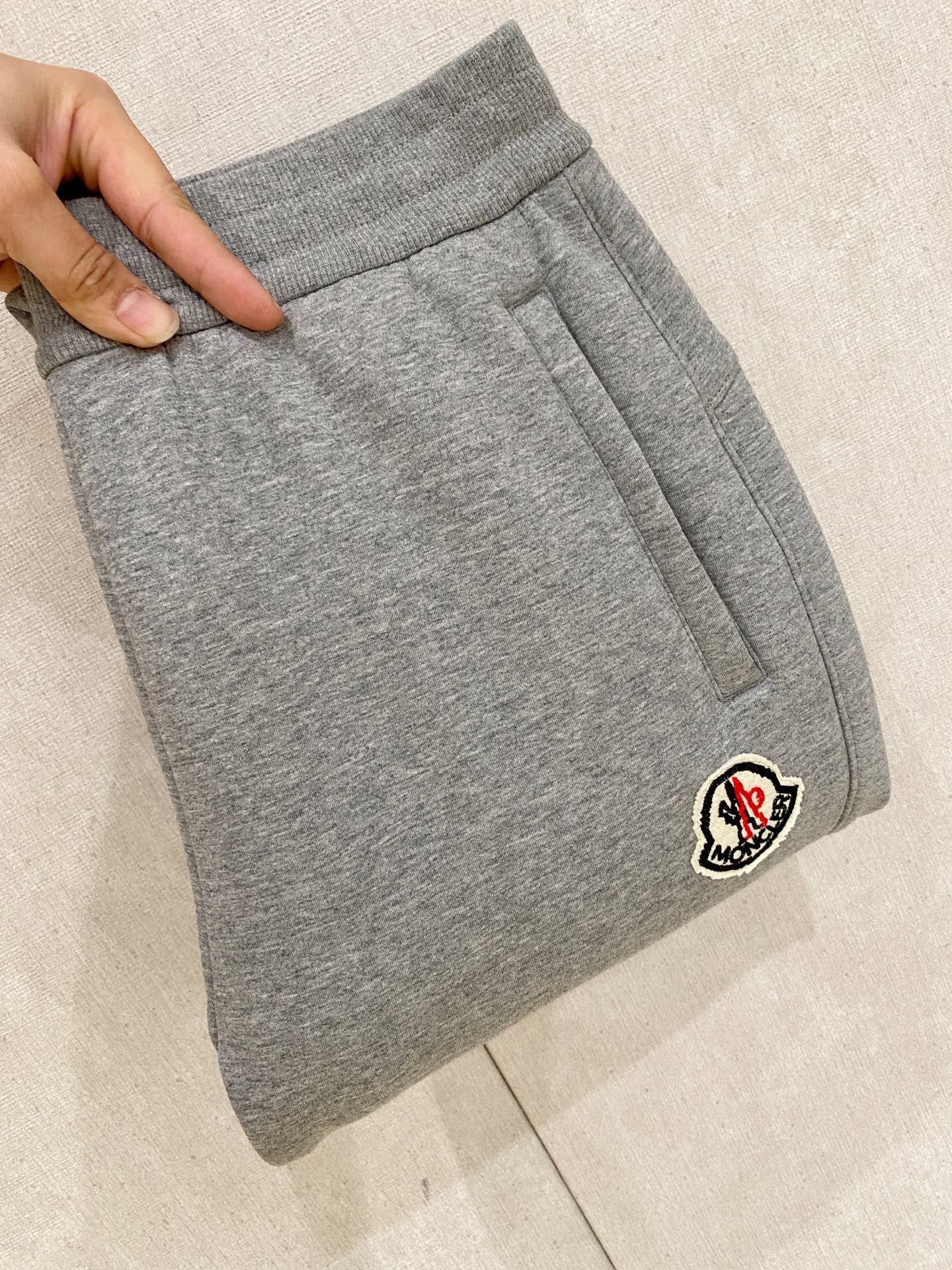 蒙口 2025秋冬最新休闲裤 潮人必备 版型超赞，能很好的修复各种腿型，非常个性！柔软排汗，舒适度极高。