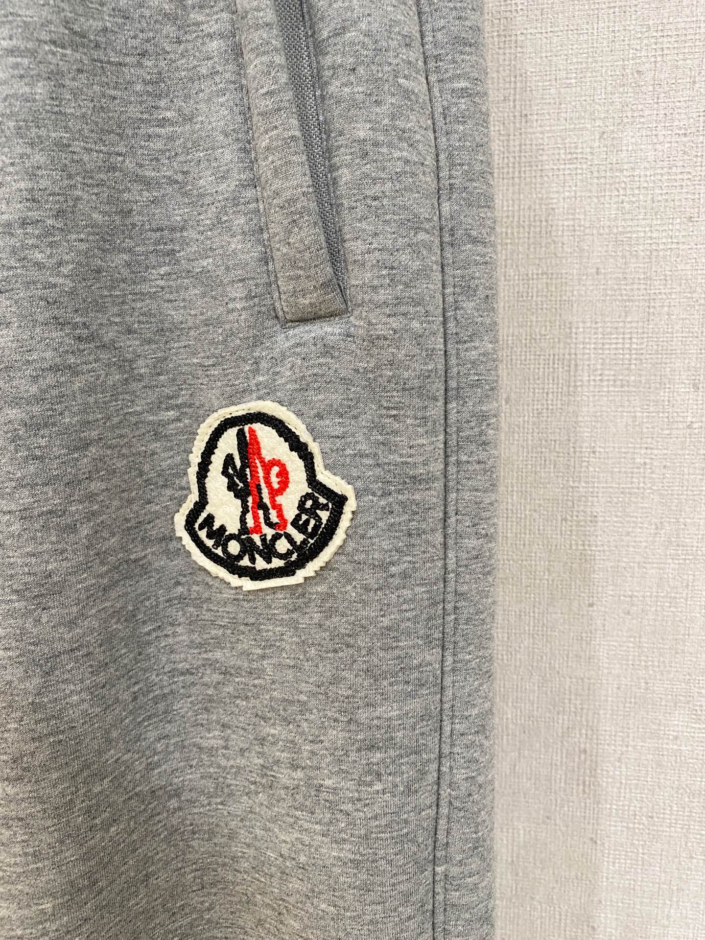 蒙口 2025秋冬最新休闲裤 潮人必备 版型超赞，能很好的修复各种腿型，非常个性！柔软排汗，舒适度极高。