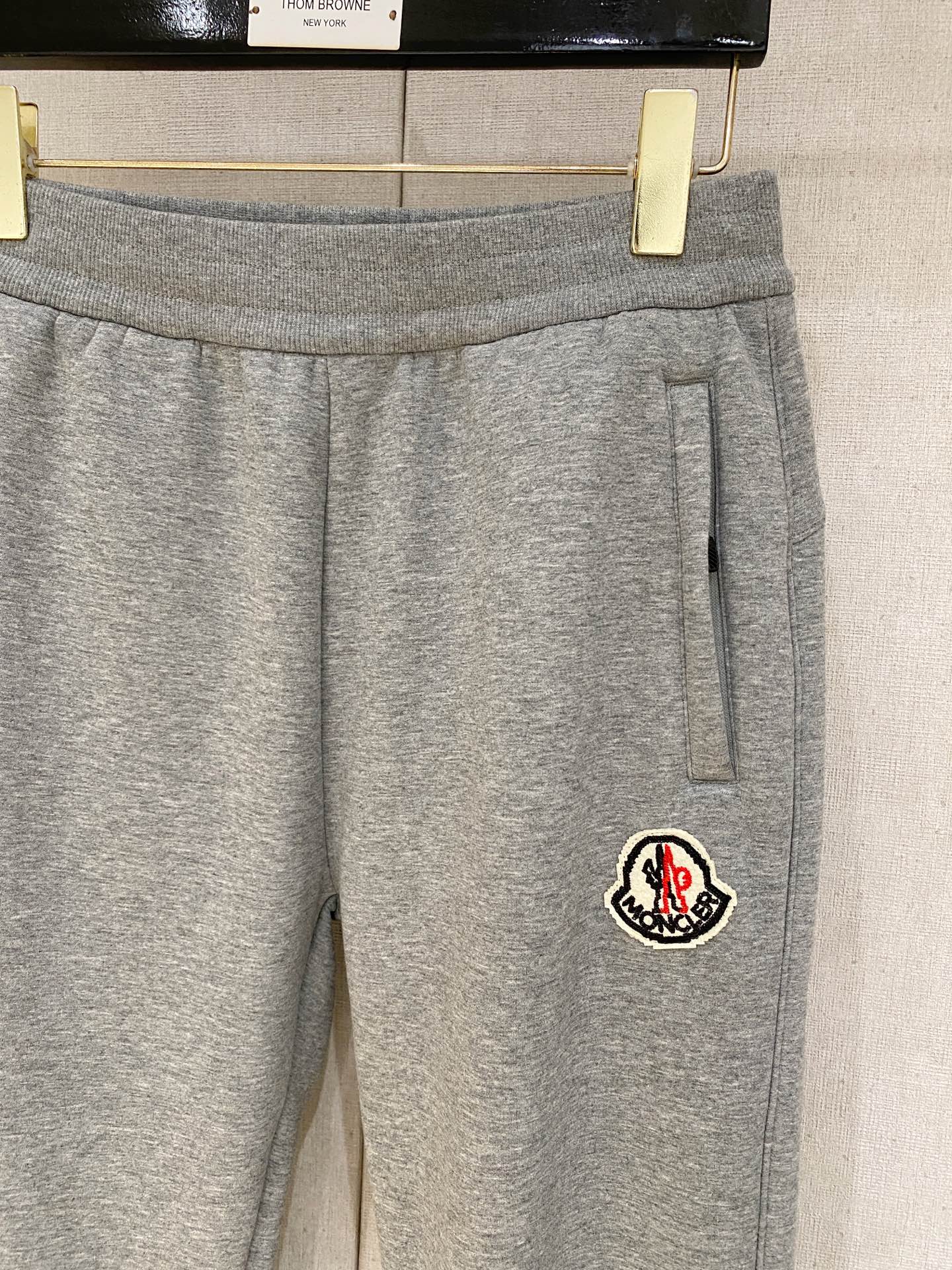 蒙口 2025秋冬最新休闲裤 潮人必备 版型超赞，能很好的修复各种腿型，非常个性！柔软排汗，舒适度极高。