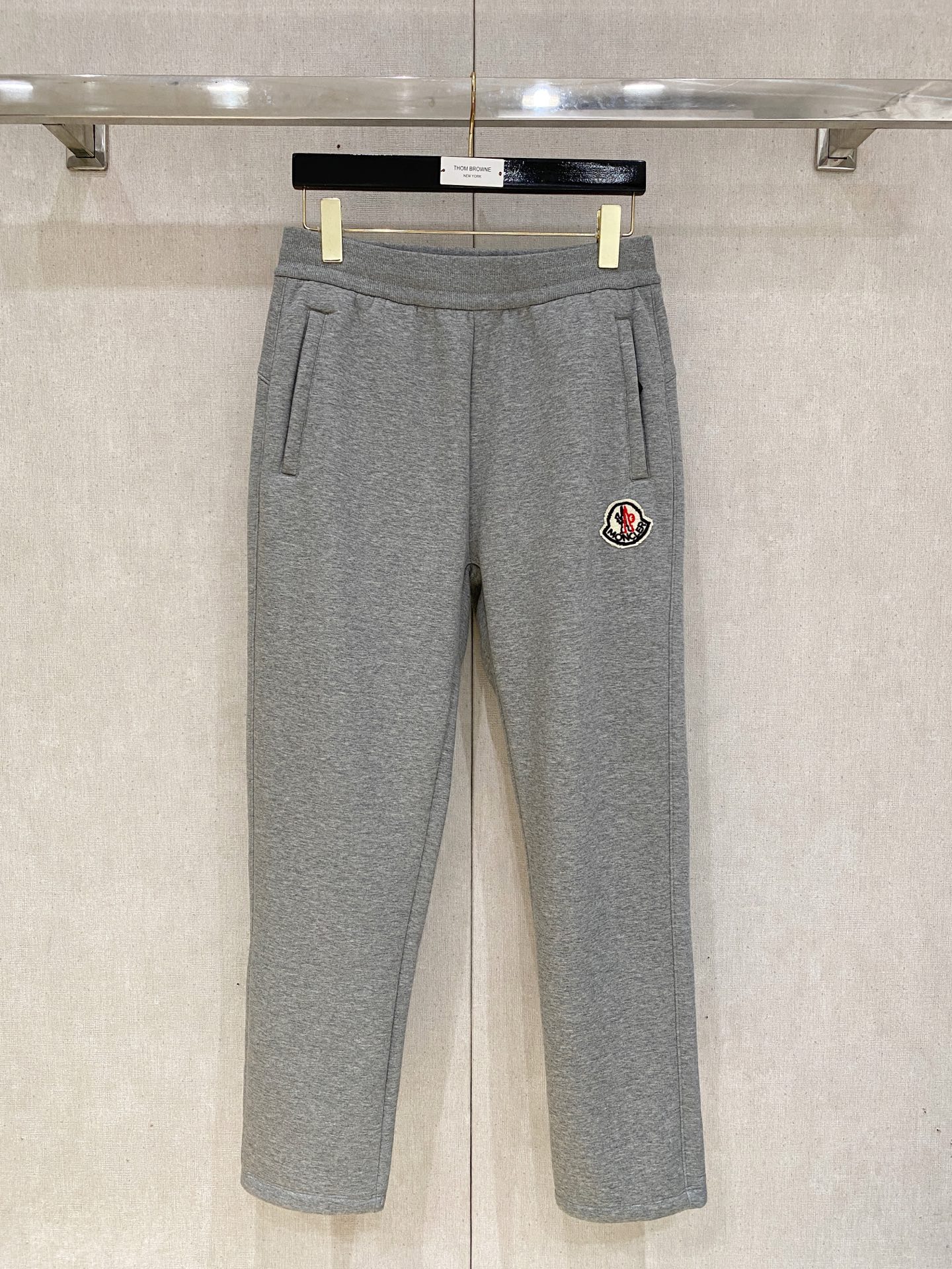 蒙口 2025秋冬最新休闲裤 潮人必备 版型超赞，能很好的修复各种腿型，非常个性！柔软排汗，舒适度极高。