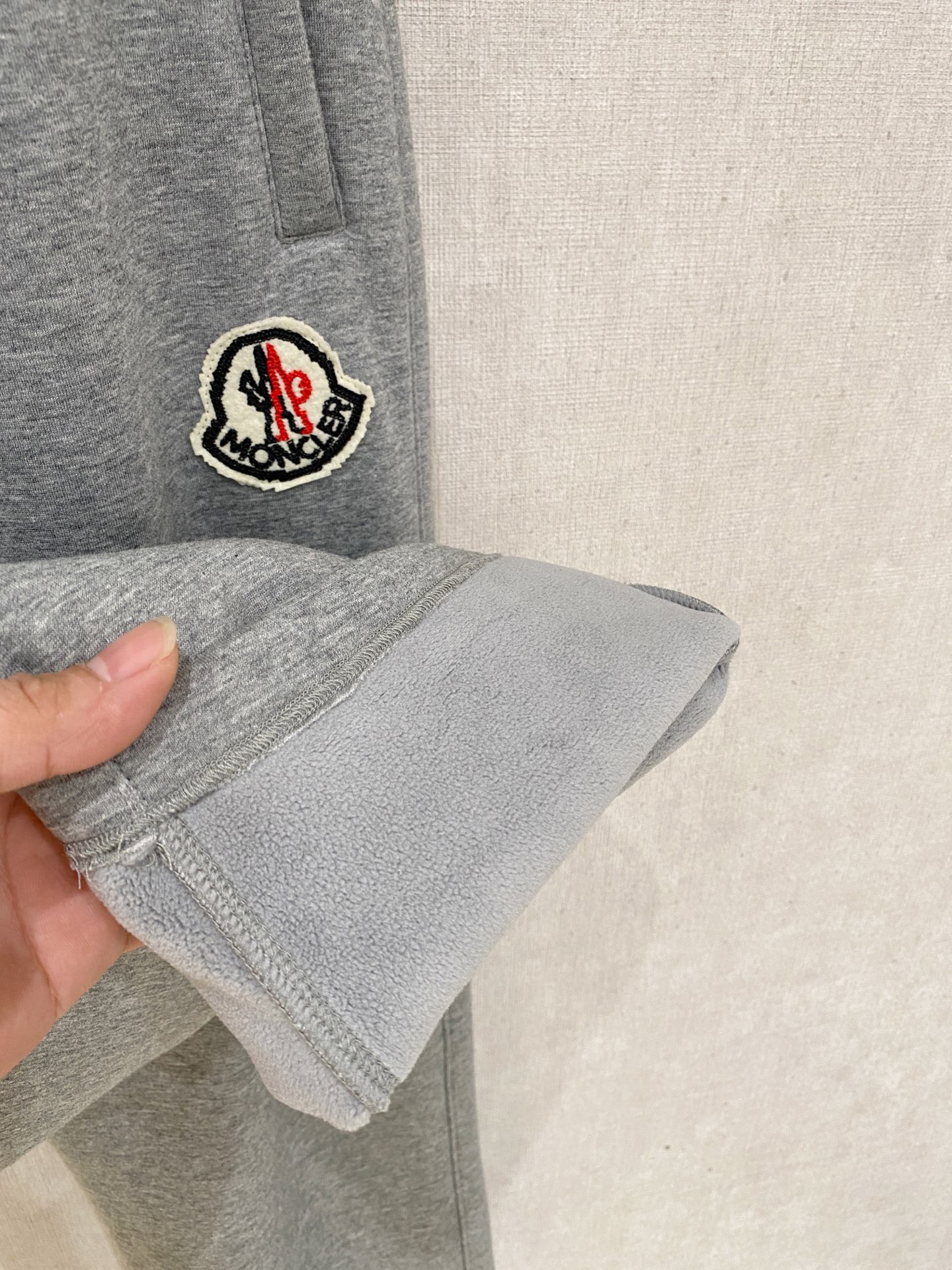 蒙口 2025秋冬最新休闲裤 潮人必备 版型超赞，能很好的修复各种腿型，非常个性！柔软排汗，舒适度极高。