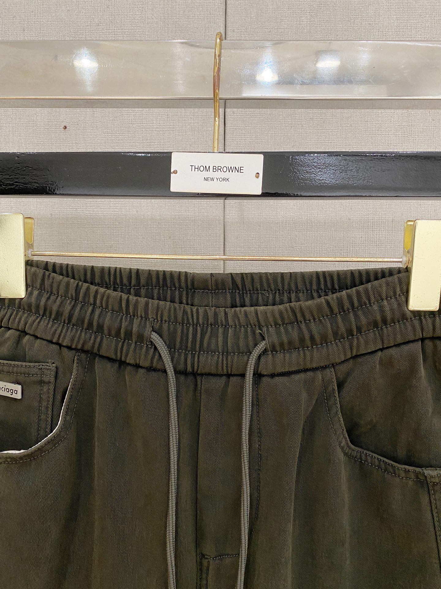 巴黎世家 2025秋冬最新系列男士加厚休闲裤！内里加绒，非常保暖，北方的宝子们赶紧备上！采用客供弹力柔棉