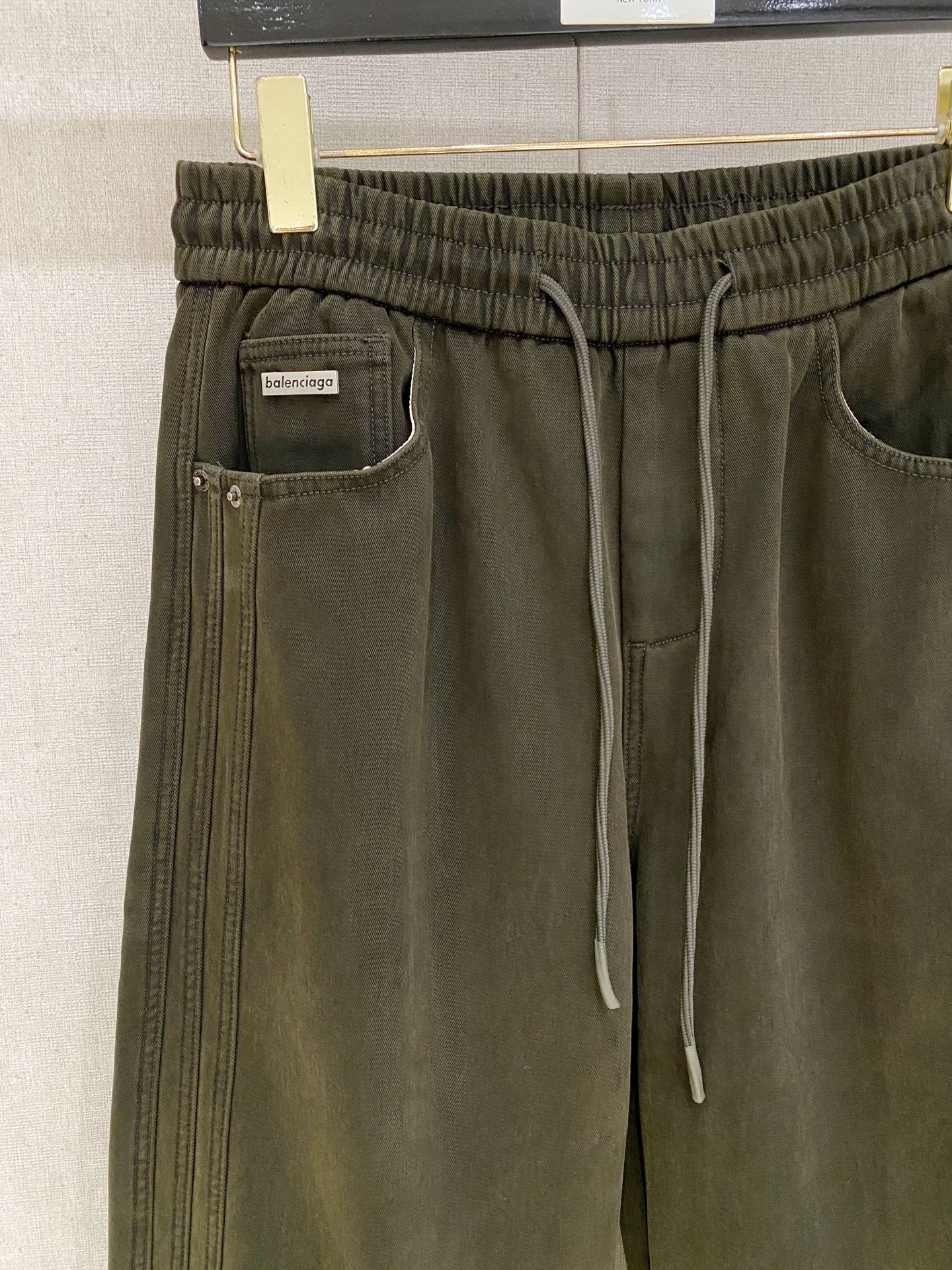 巴黎世家 2025秋冬最新系列男士加厚休闲裤！内里加绒，非常保暖，北方的宝子们赶紧备上！采用客供弹力柔棉