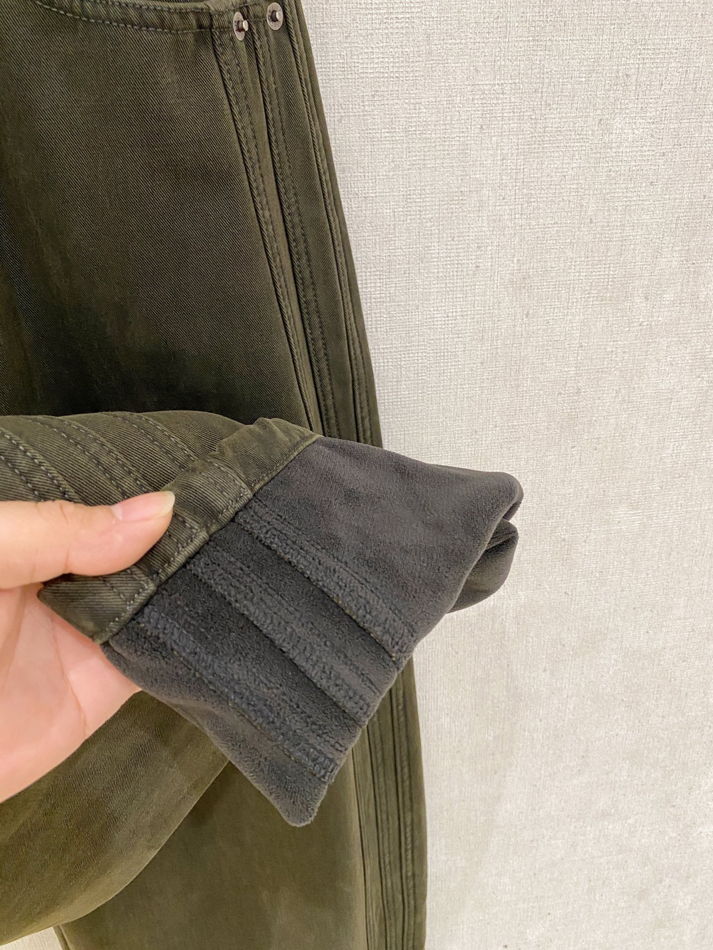 巴黎世家 2025秋冬最新系列男士加厚休闲裤！内里加绒，非常保暖，北方的宝子们赶紧备上！采用客供弹力柔棉