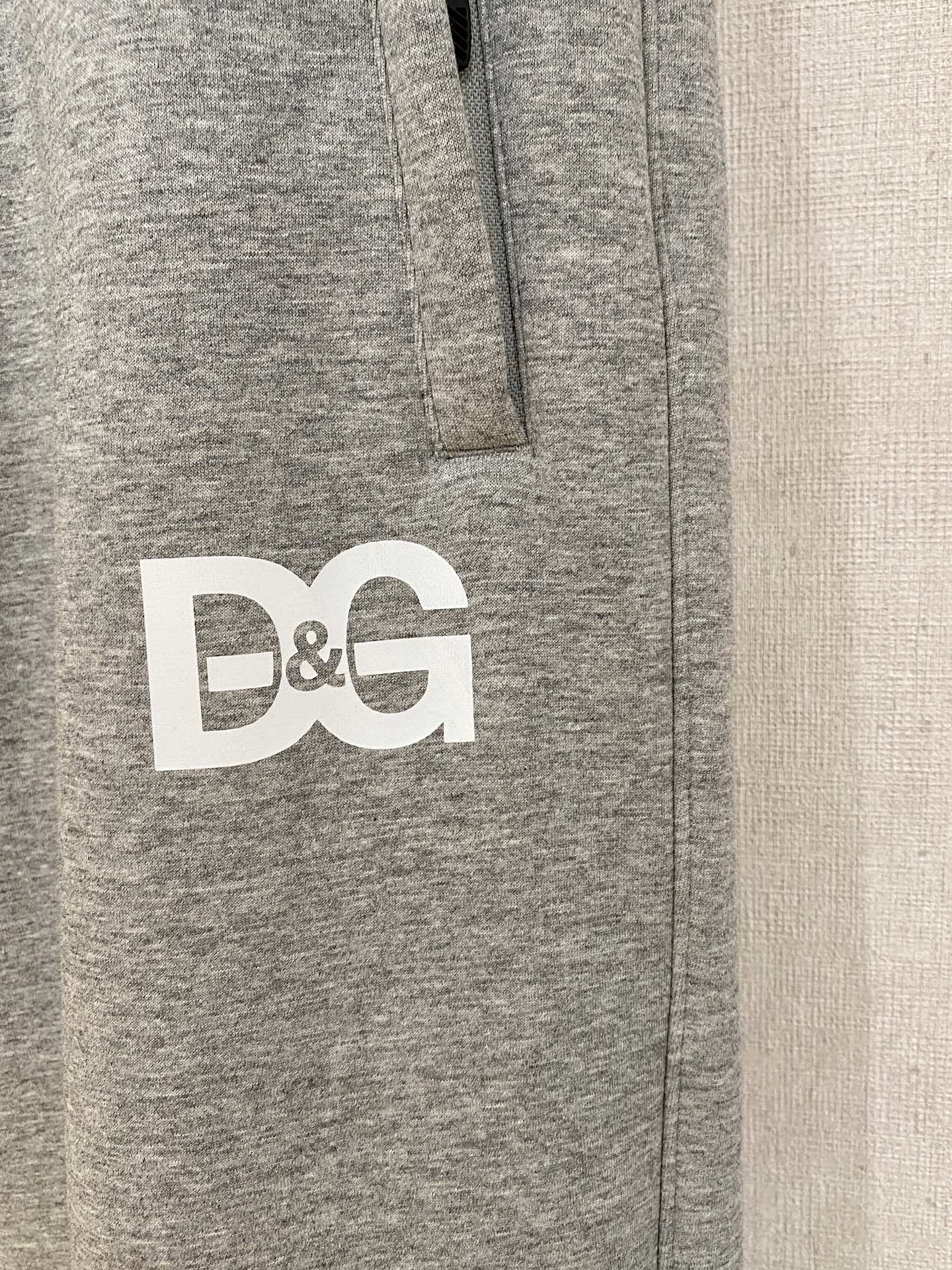 DG 2025秋冬最新休闲裤 加厚款 日常必备 版型超赞，能很好的修复各种腿型，非常个性！柔软排汗，舒适