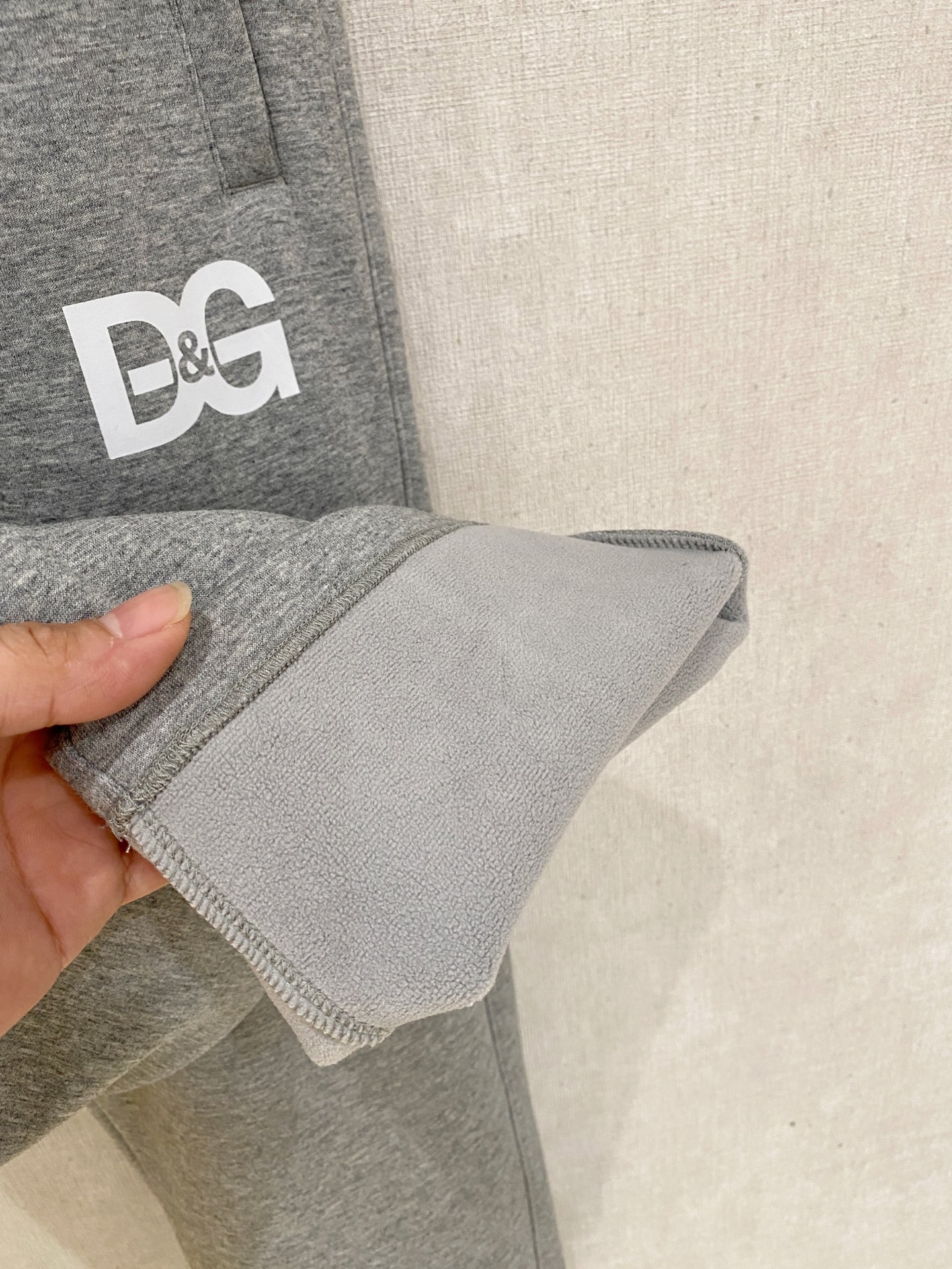 DG 2025秋冬最新休闲裤 加厚款 日常必备 版型超赞，能很好的修复各种腿型，非常个性！柔软排汗，舒适