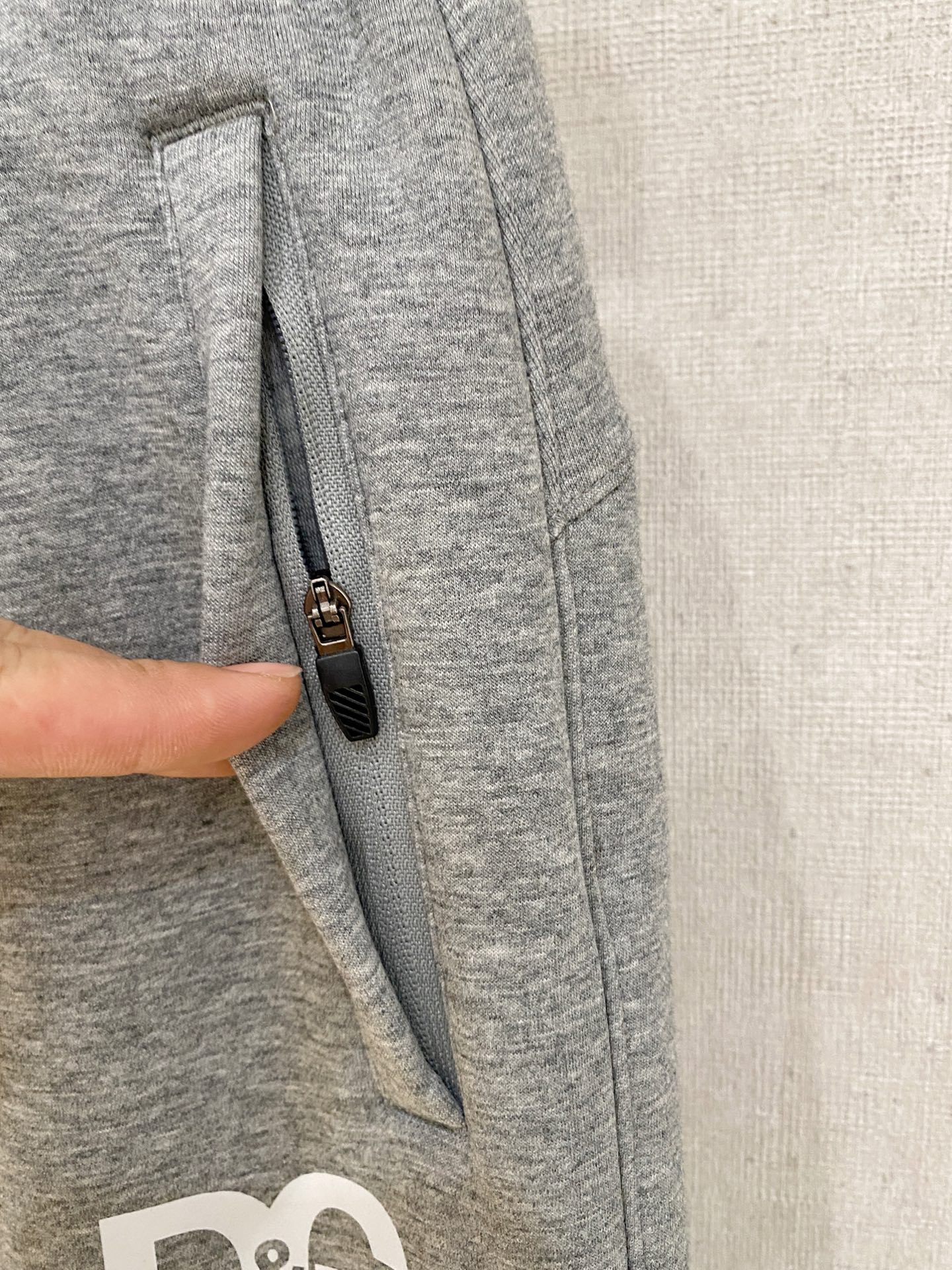 DG 2025秋冬最新休闲裤 加厚款 日常必备 版型超赞，能很好的修复各种腿型，非常个性！柔软排汗，舒适