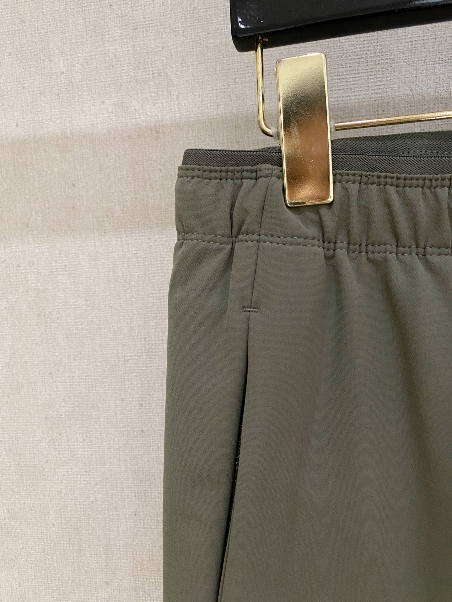 始祖鸟 男士休闲裤👍速干面料休闲裤，最新款上身版型无敌正！绝对可以闭眼收的一款此款裤子非常百搭，弹力腰围