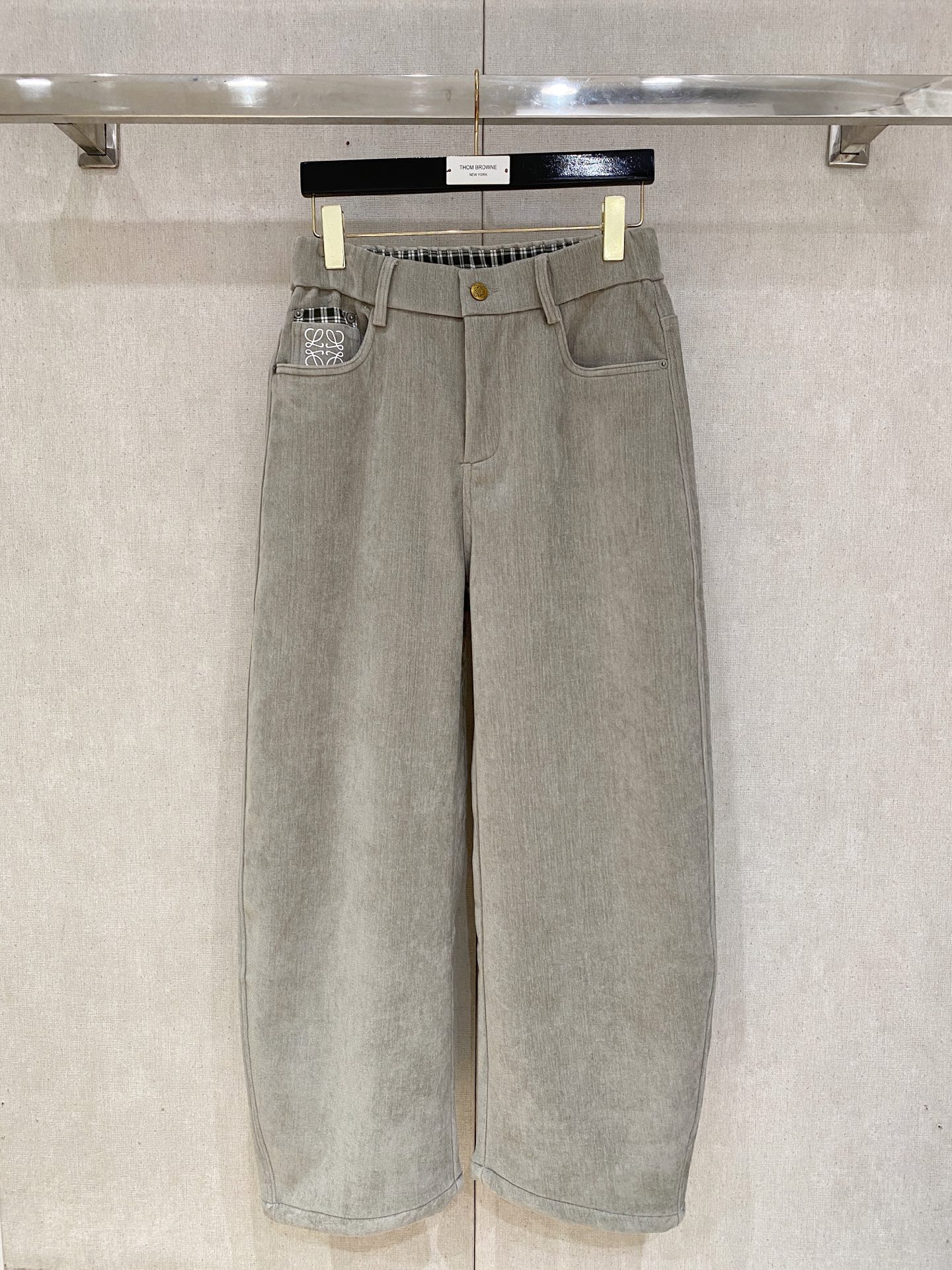 Loewe 2025秋冬最新系列男士加厚休闲裤！内里加绒，非常保暖，北方的宝子们赶紧备上！采用客供弹力柔