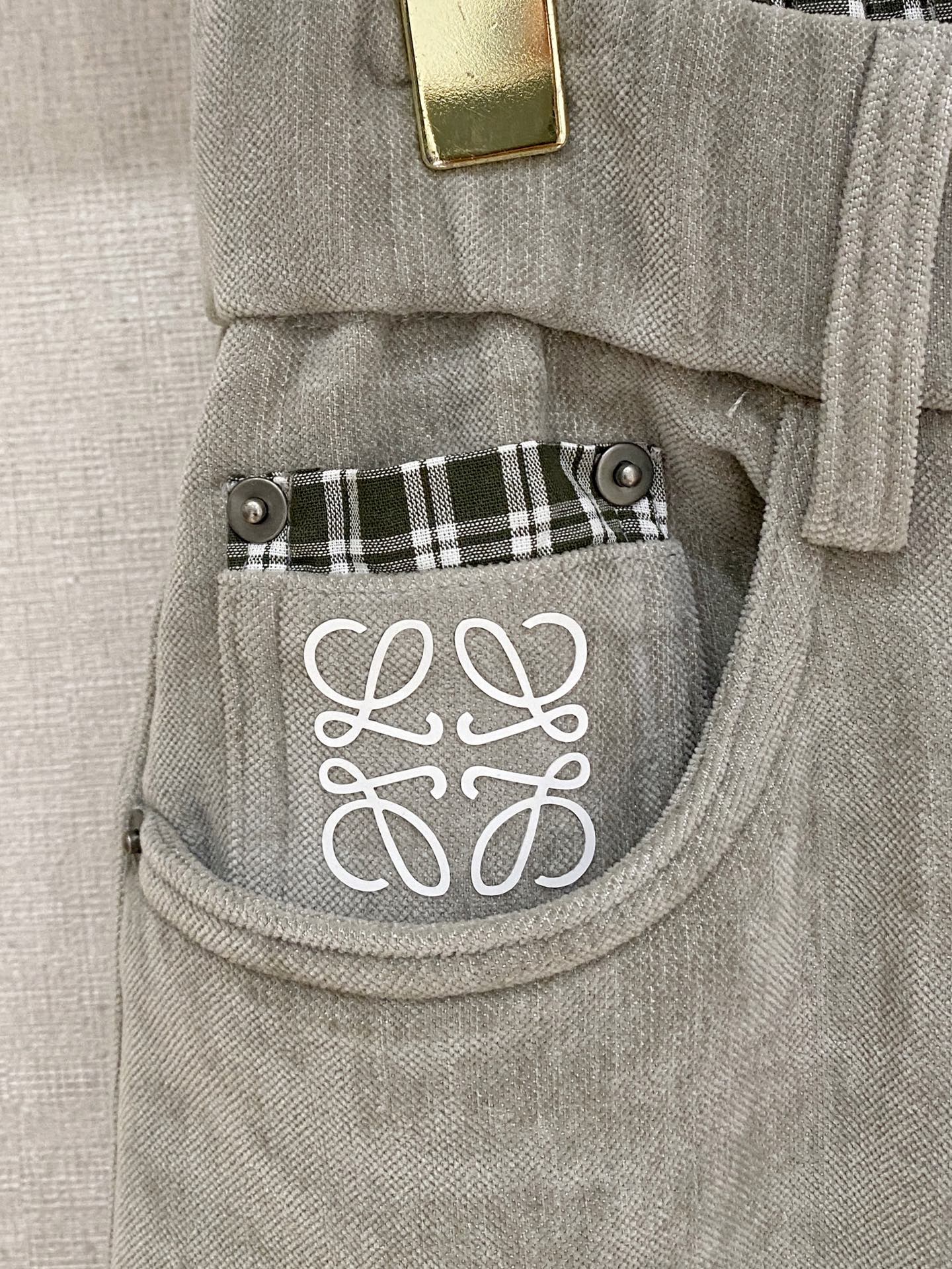 Loewe 2025秋冬最新系列男士加厚休闲裤！内里加绒，非常保暖，北方的宝子们赶紧备上！采用客供弹力柔