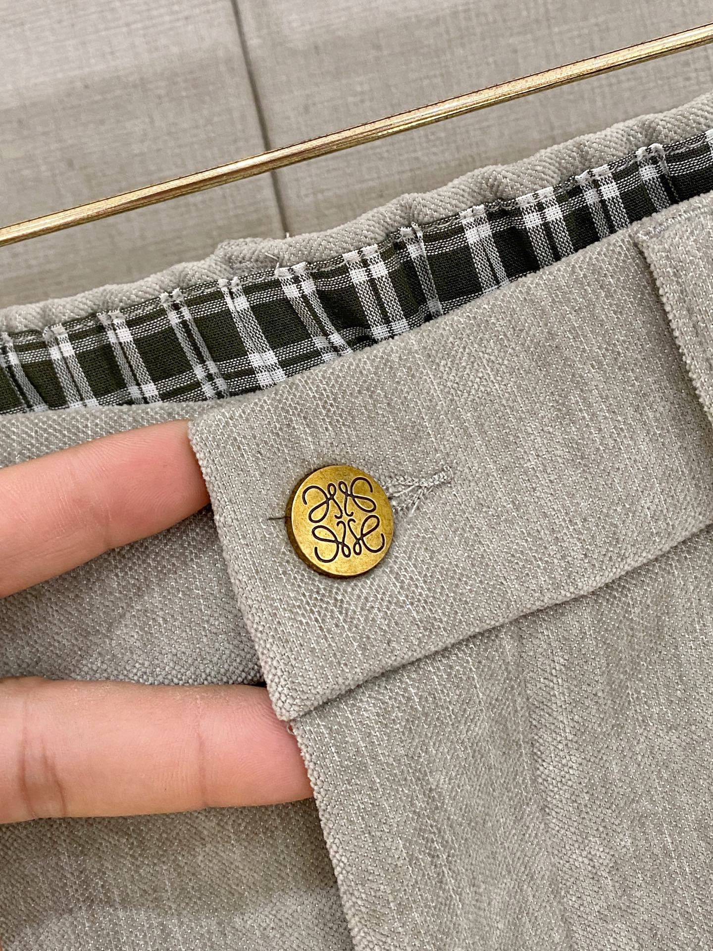 Loewe 2025秋冬最新系列男士加厚休闲裤！内里加绒，非常保暖，北方的宝子们赶紧备上！采用客供弹力柔