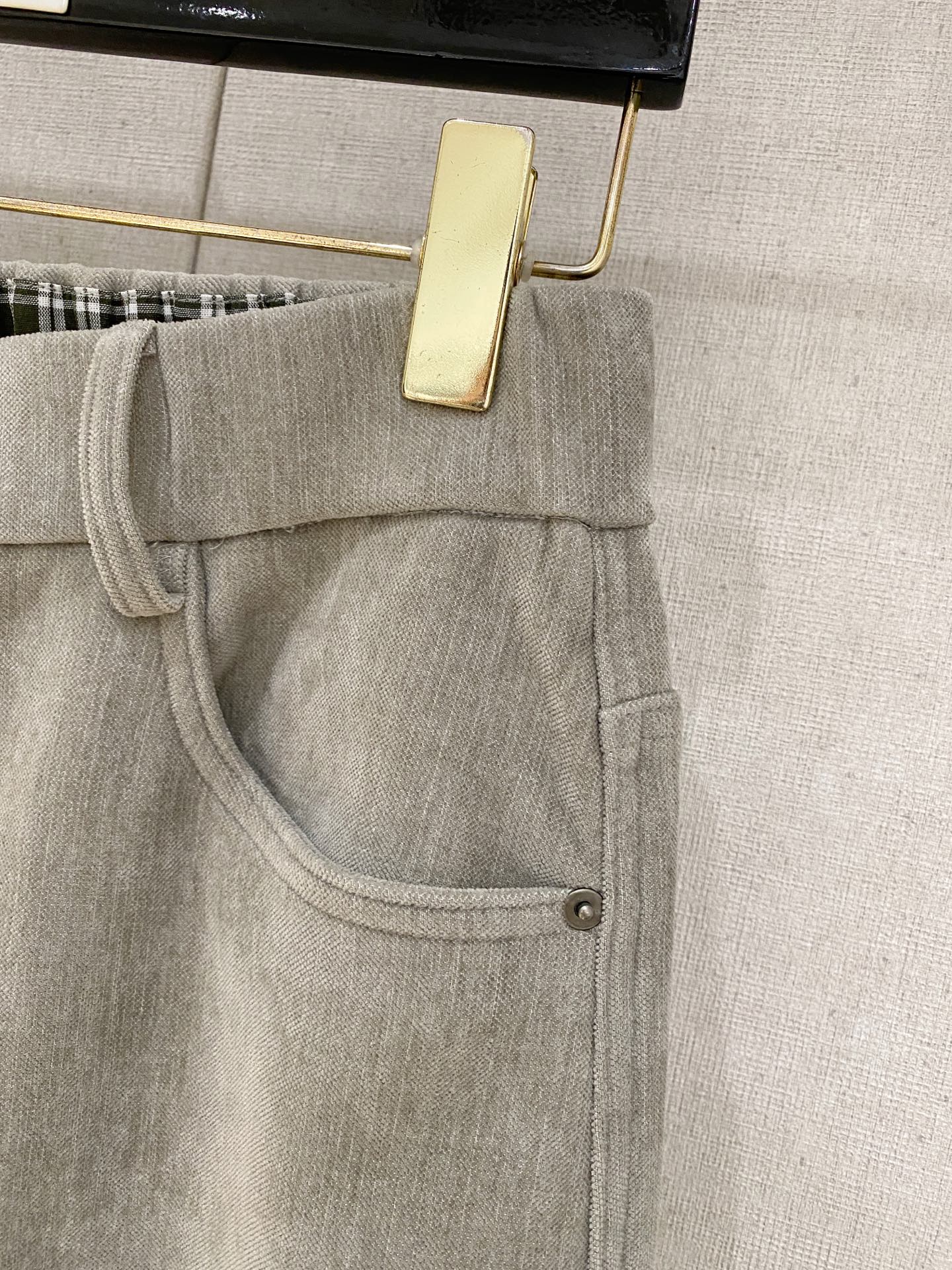 Loewe 2025秋冬最新系列男士加厚休闲裤！内里加绒，非常保暖，北方的宝子们赶紧备上！采用客供弹力柔