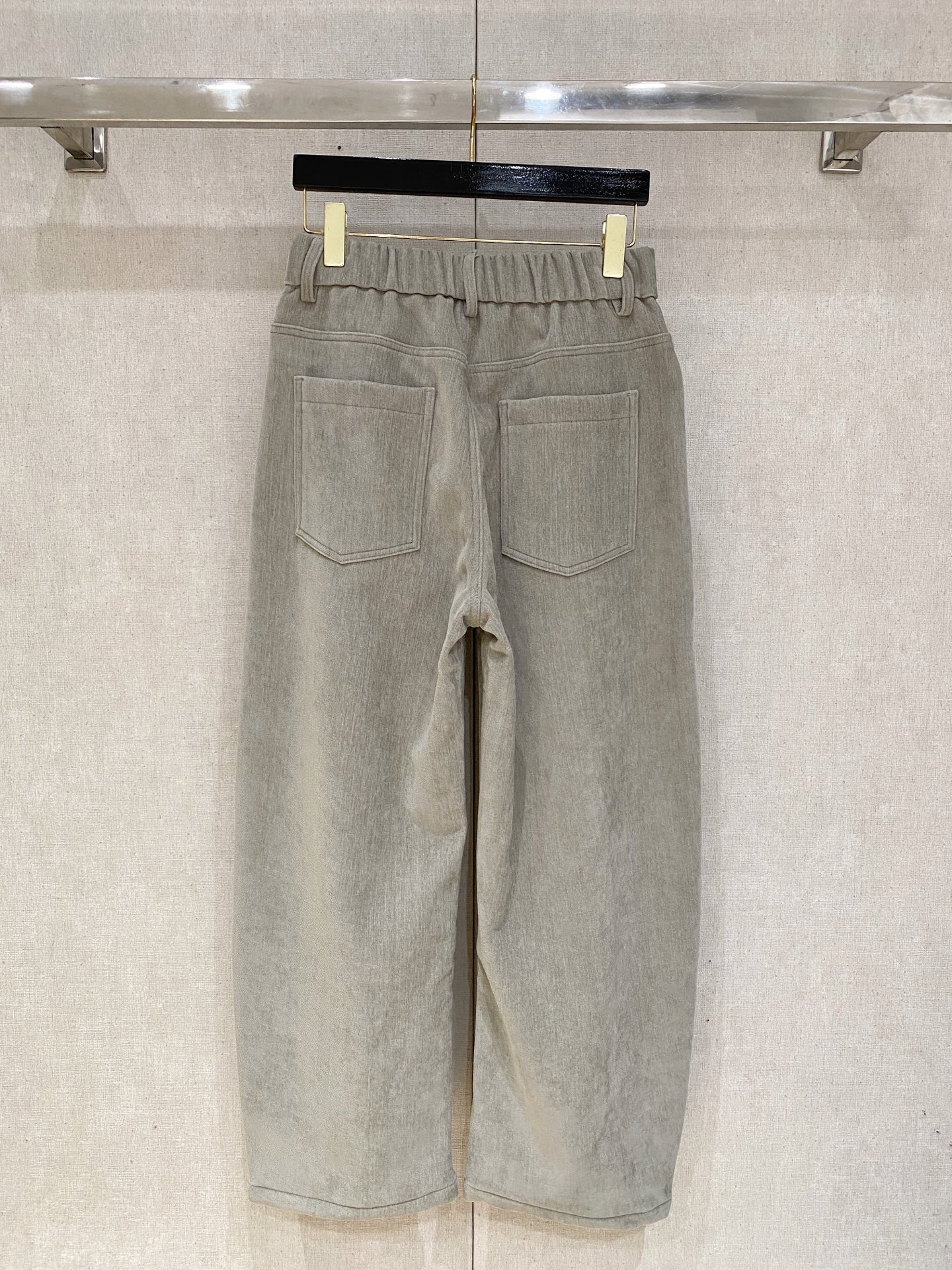 Loewe 2025秋冬最新系列男士加厚休闲裤！内里加绒，非常保暖，北方的宝子们赶紧备上！采用客供弹力柔