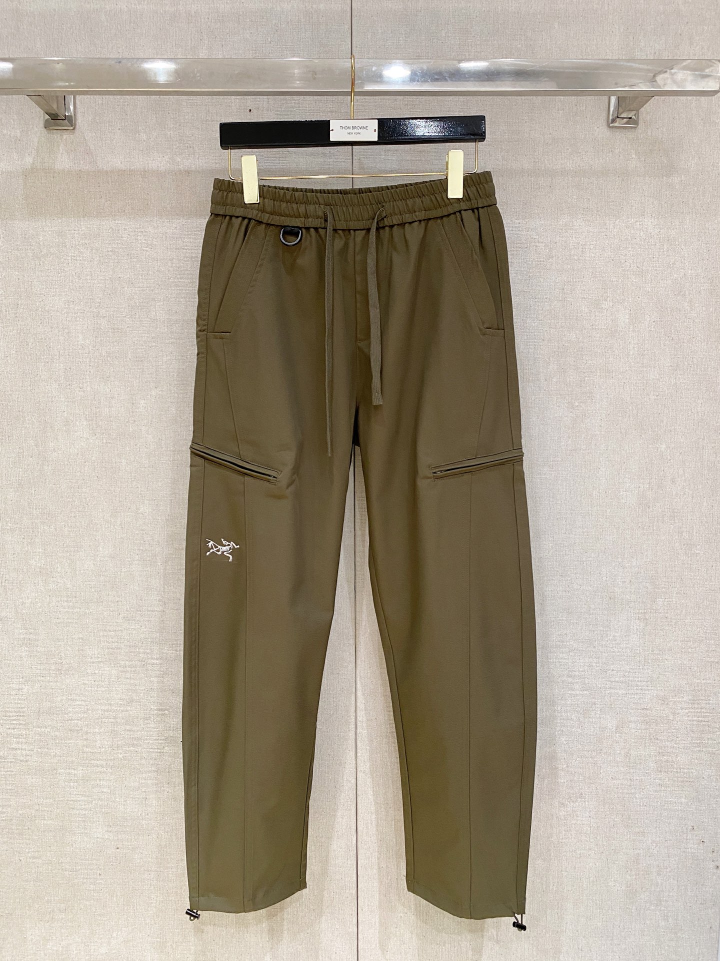 ARC‘TERYX —始祖鸟户外防风保暖透气冬季男士软壳裤！无缝设计 高热度鸟家户外机能风3D立体修身裁