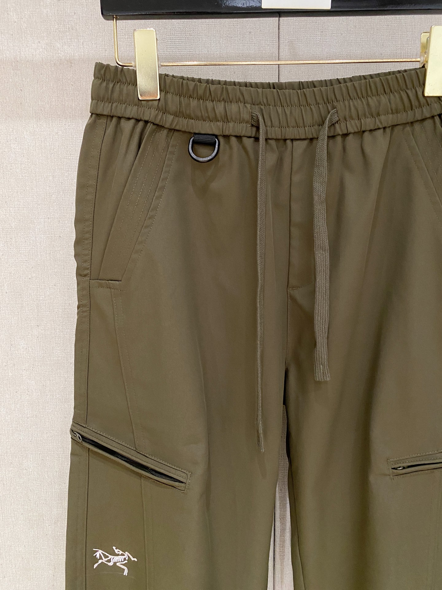 ARC‘TERYX —始祖鸟户外防风保暖透气冬季男士软壳裤！无缝设计 高热度鸟家户外机能风3D立体修身裁