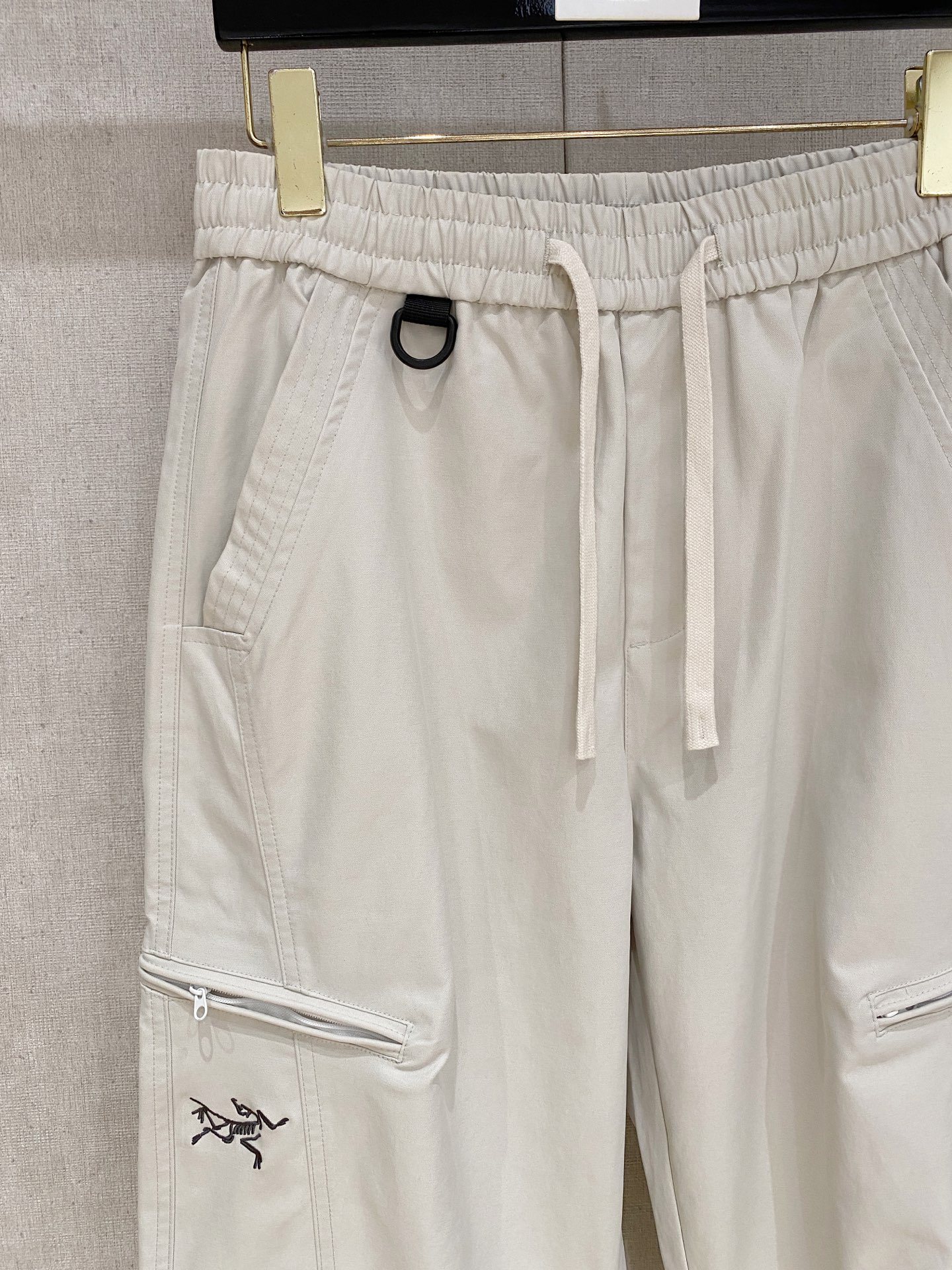 ARC‘TERYX —始祖鸟户外防风保暖透气冬季男士软壳裤！无缝设计 高热度鸟家户外机能风3D立体修身裁