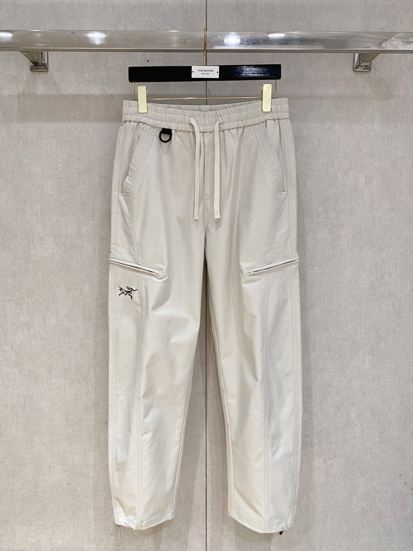 ARC‘TERYX —始祖鸟户外防风保暖透气冬季男士软壳裤！无缝设计 高热度鸟家户外机能风3D立体修身裁