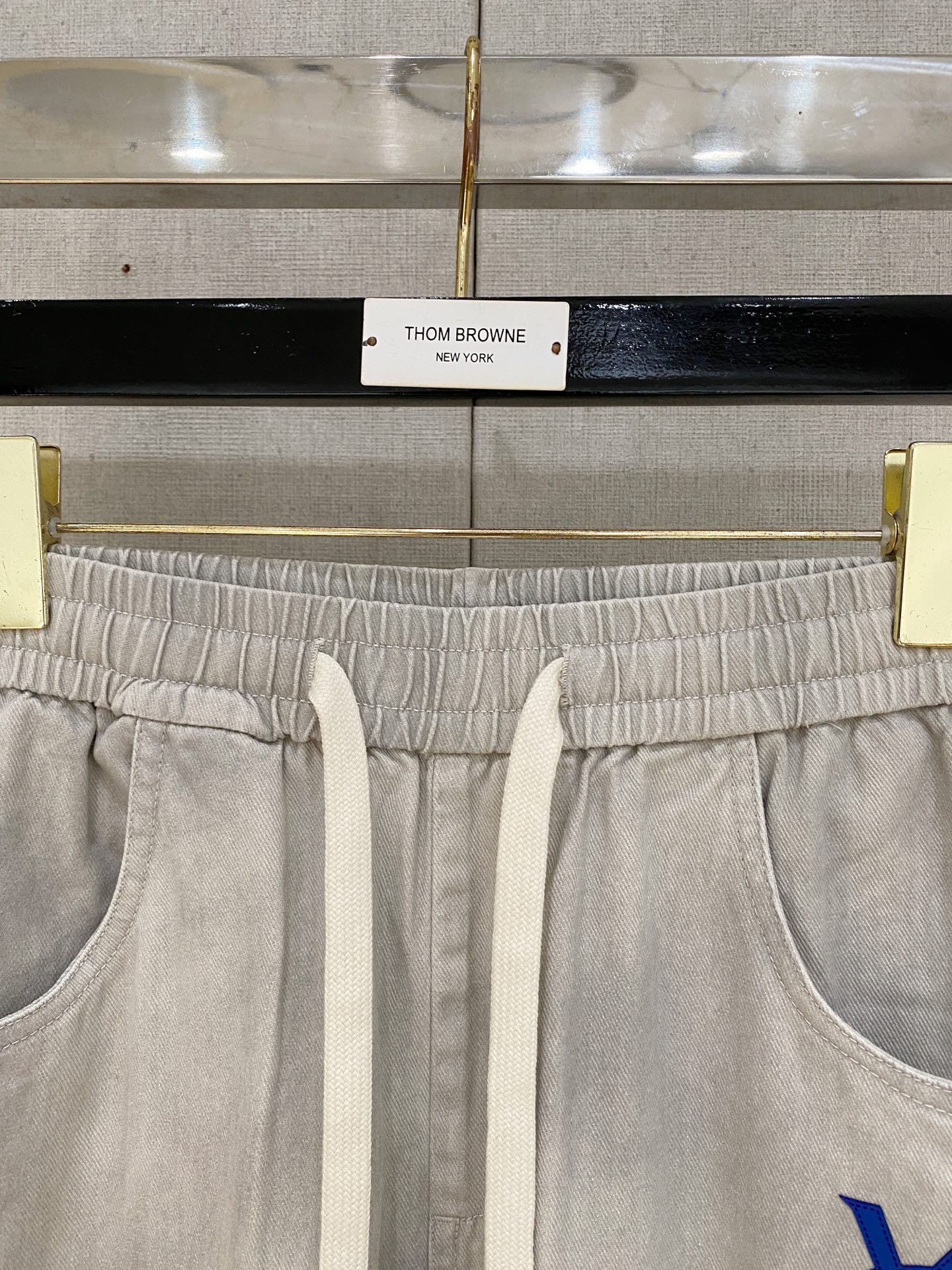 圣罗兰 2025秋冬最新休闲裤 潮人必备 版型超赞，能很好的修复各种腿型，非常个性！柔软排汗，舒适度极高