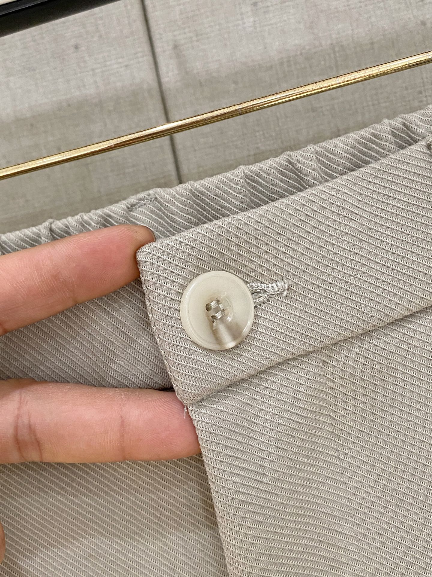 Loewe 2025秋冬最新休闲裤 潮人必备 版型超赞，能很好的修复各种腿型，非常个性！柔软排汗，舒适度