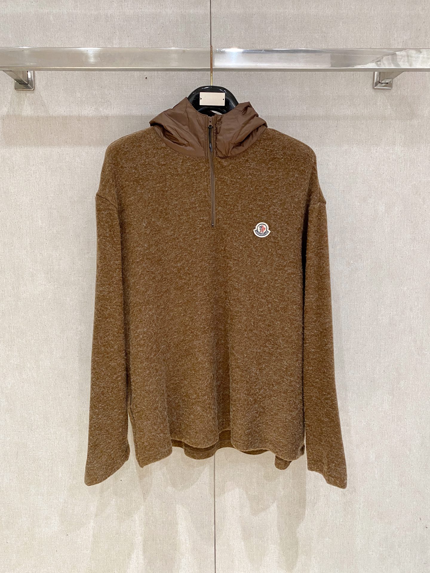 NO:657937,Mengkou 2025 [new product] new autumn and winter knitted sweater with high-quality Italian imported wool fabric, high-density knitting, fashionable and versatile sweater, very handsome. Durable and not easy to deform, the version can be easily held in various styles, a classic fashion model that is sought after every year. Three standards are complete. High-quality bulk goods. Size M-2Xl, Moncler, sweaters, alexander wang19860909蒙口 2025【新品】秋冬新款针织羊毛衫高品质意大利进口羊毛面料,高密度针织,时尚百搭毛衣,帅气十足.耐穿不易变形,版型,各种风格都能轻松Hold住,年年被追捧的经典时尚款 三标齐全 高品质大货 码数M-2Xl,,Moncler,sweaters,alexander wang,Men's clothing