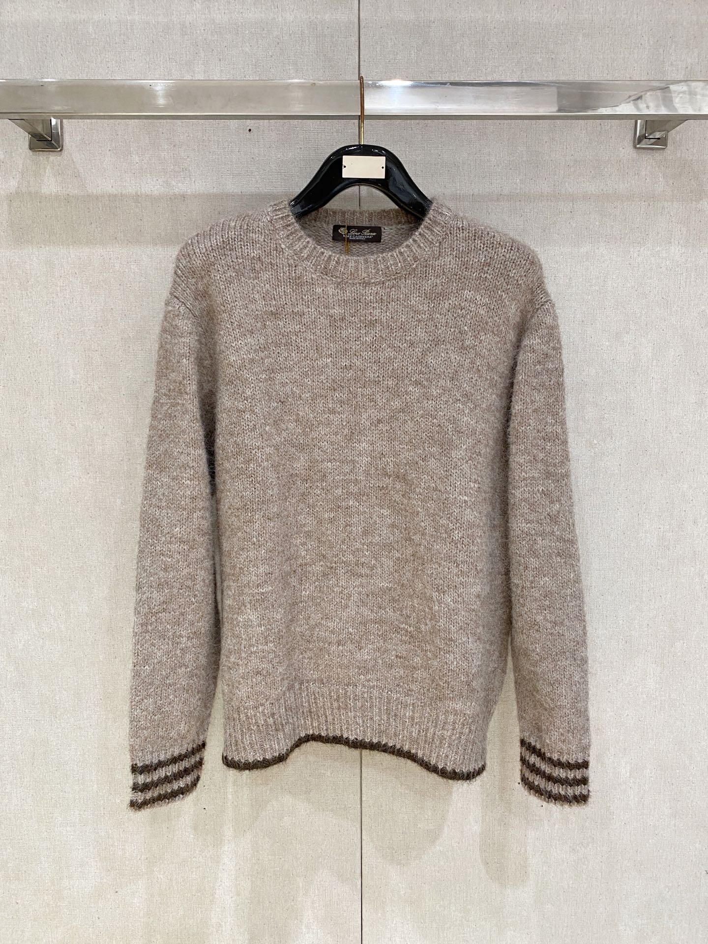 NO:657952,LP [New Product] New autumn and winter knitted sweater, high-quality Italian imported wool fabric, high-density knitting, fashionable and versatile sweater, very handsome. It is durable and not easy to deform, and can be easily held in various styles. It is a classic fashion model that is sought after every year. Three standards are complete. High-quality large goods. Size M-2Xl, loro piana, sweaters, alexander wang19860909LP【新品】秋冬新款针织羊毛衫高品质意大利进口羊毛面料,高密度针织,时尚百搭毛衣,帅气十足.耐穿不易变形,版型,各种风格都能轻松Hold住,年年被追捧的经典时尚款 三标齐全 高品质大货 码数M-2Xl,,loro piana,sweaters,alexander wang,Men's clothing