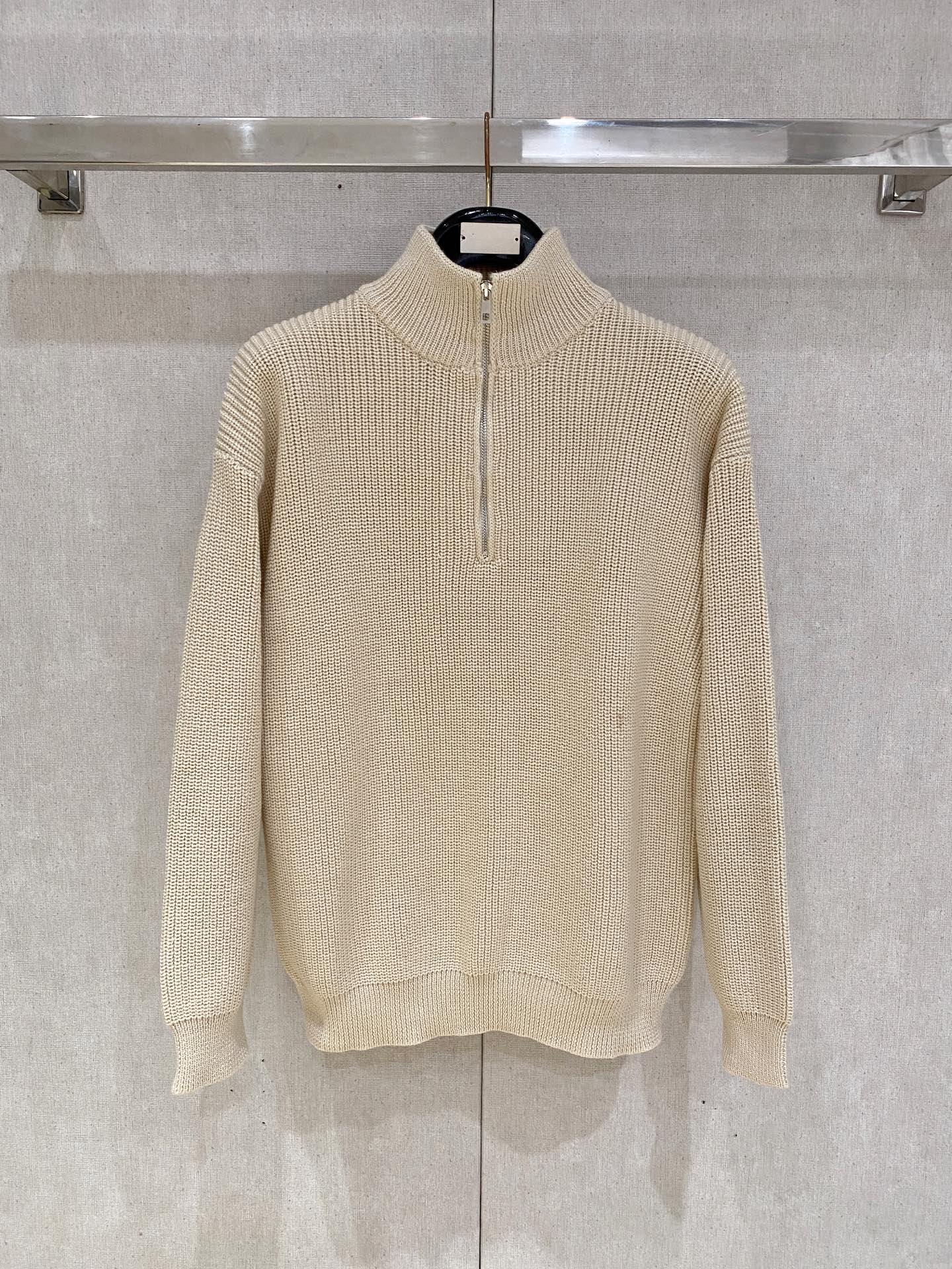 NO:657960,BC2025 [New Product] New autumn and winter knitted wool sweater, high-quality Italian imported wool fabric, high-density knitting, fashionable and versatile sweater, very handsome. Durable and not easy to deform, version, various styles can be easily held, classic fashion style that is sought after every year, three standards are complete, high-quality large goods, size M-XL loose version,,sweaters,alexander wang19860909BC2025【新品】秋冬新款针织羊毛衫高品质意大利进口羊毛面料,高密度针织,时尚百搭毛衣,帅气十足.耐穿不易变形,版型,各种风格都能轻松Hold住,年年被追捧的经典时尚款 三标齐全 高品质大货 码数M-XL宽松版型,,sweaters,alexander wang,Men's clothing