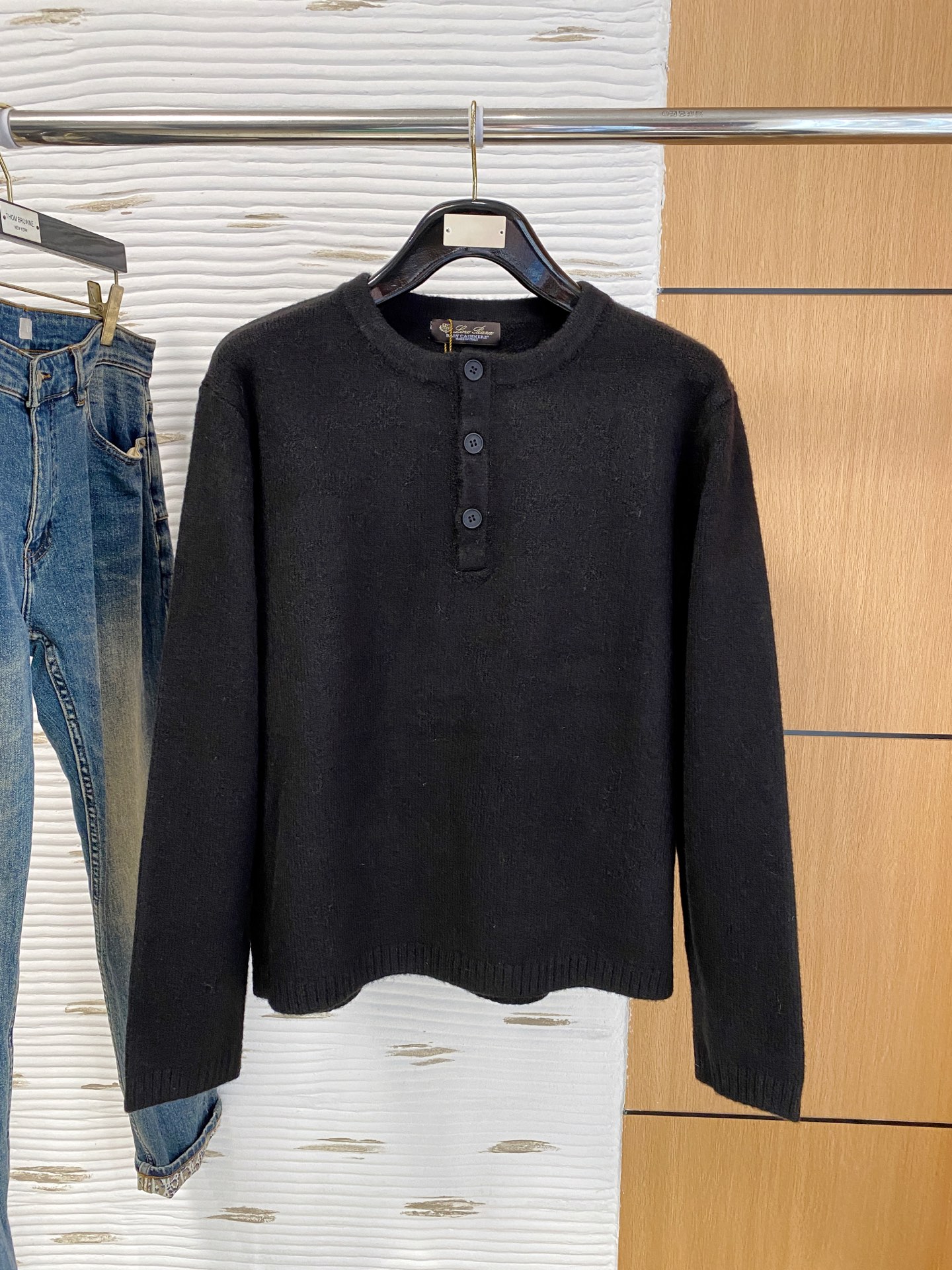 NO:684055,LP [New Product] New autumn and winter knitted sweater, high-quality Italian imported wool fabric, high-density knitting, fashionable and versatile sweater, very handsome. It is durable and not easy to deform, and can be easily held in various styles. It is a classic fashion model that is sought after every year. Three standards are complete. High-quality large goods. Size M-Xl. Loose fit, loro piana, sweaters,19860909LP【新品】秋冬新款针织羊毛衫高品质意大利进口羊毛面料,高密度针织,时尚百搭毛衣,帅气十足.耐穿不易变形,版型,各种风格都能轻松Hold住,年年被追捧的经典时尚款 三标齐全 高品质大货 码数M-Xl 宽松版型,,loro piana,sweaters,,Men's clothing