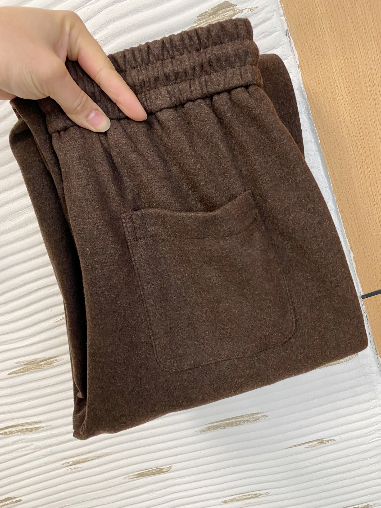 NO:629714,LP [New Product] New Cashmere Pants for Autumn and Winter. High-quality wool fabric imported from Italy, high-density knitting, fashionable and versatile sweater, very handsome. Durable and not easy to deform, can be easily held in various styles. It is a classic fashion model that is sought after every year. Three standards are complete. High-quality large goods. Size M-XXL, loro piana, sweaters, alexander wang19860909LP【新品】秋冬新款羊绒裤 高品质意大利进口羊毛面料,高密度针织,时尚百搭毛衣,帅气十足.耐穿不易变形,版型,各种风格都能轻松Hold住,年年被追捧的经典时尚款 三标齐全 高品质大货 码数M-XXL,,loro piana,sweaters,alexander wang,Men's clothing