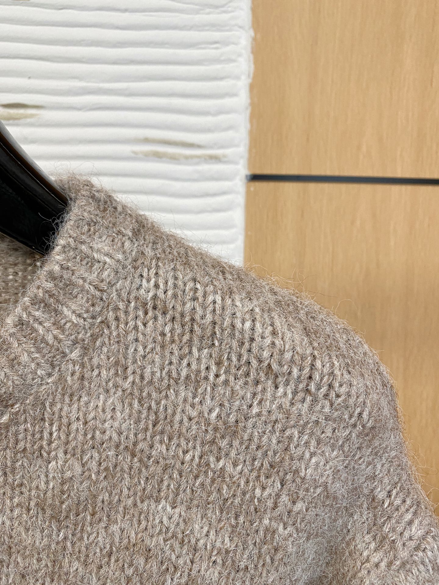 lP🆕 【新品】秋冬新款针织羊毛衫高品质意大利进口羊毛面料，高密度针织，时尚百搭毛衣，帅气十足。耐穿不易