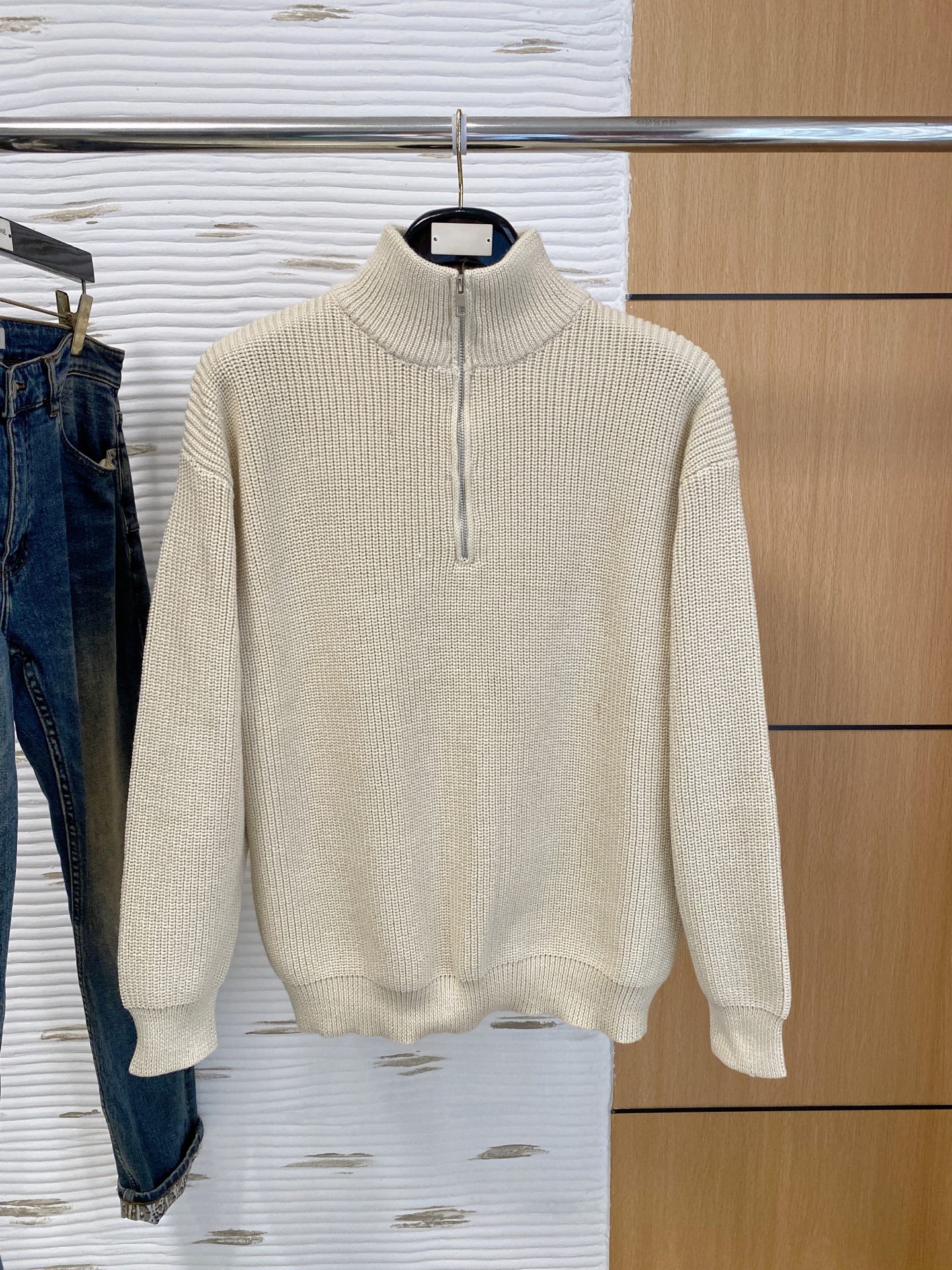 NO:629684,BC2025 [New Product] New autumn and winter knitted wool sweater, high-quality Italian imported wool fabric, high-density knitting, fashionable and versatile sweater, very handsome. Durable and not easy to deform, version, various styles can be easily held, classic fashion style that is sought after every year, three standards are complete, high-quality large goods, size M-XL loose version,,sweaters,alexander wang19860909BC2025【新品】秋冬新款针织羊毛衫高品质意大利进口羊毛面料,高密度针织,时尚百搭毛衣,帅气十足.耐穿不易变形,版型,各种风格都能轻松Hold住,年年被追捧的经典时尚款 三标齐全 高品质大货 码数M-XL宽松版型,,sweaters,alexander wang,Men's clothing