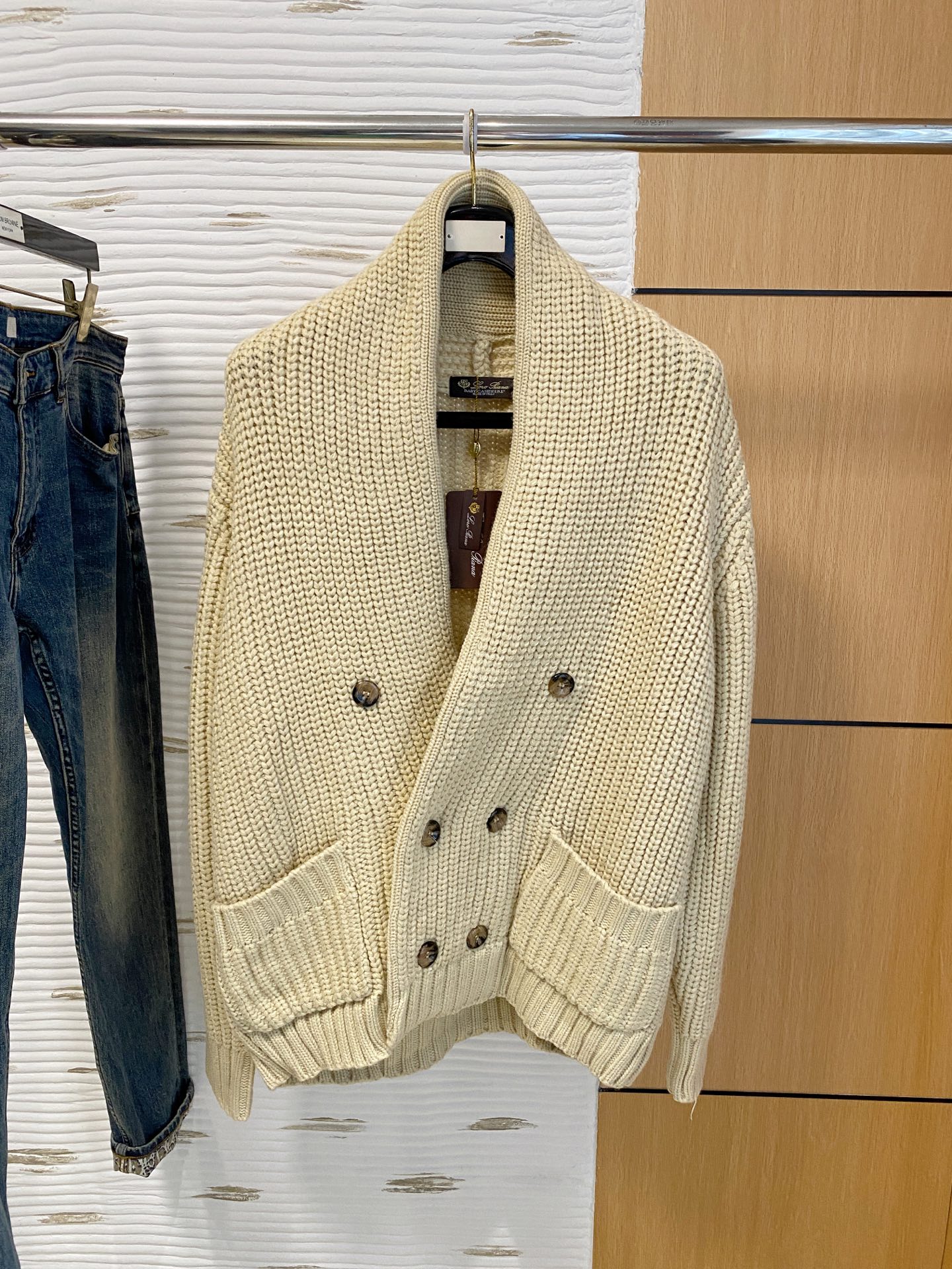 NO:629713,LP [New Product] New autumn and winter knitted woolen sweater, high-quality Italian imported wool fabric, high-density knitting, fashionable and versatile sweater, very handsome. Durable and not easy to deform, version, various styles can be easily held, a classic fashion model that is sought after every year. Three standards are complete. High-quality large goods. Size M-XXL, loro piana, sweaters, alexander wang19860909LP【新品】秋冬新款针织羊毛衫高品质意大利进口羊毛面料,高密度针织,时尚百搭毛衣,帅气十足.耐穿不易变形,版型,各种风格都能轻松Hold住,年年被追捧的经典时尚款 三标齐全 高品质大货 码数M-XXL,,loro piana,sweaters,alexander wang,Men's clothing