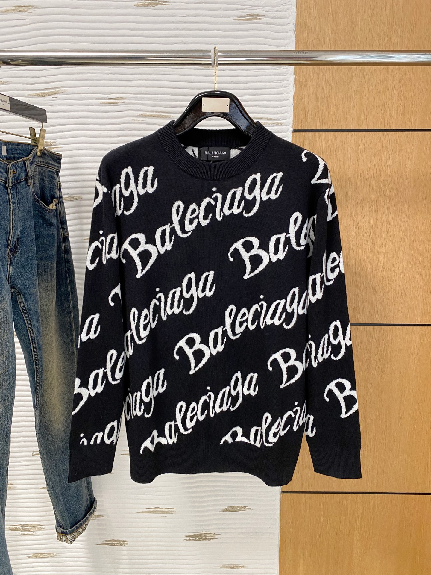 NO:626136,Balenciaga loose fit, perfectly reproduced, original European reproduction of velvet, carded, and washed velvet. Mercerized merino wool, soft, smooth, does not prick the skin, and has excellent thermal insulation properties. Full set of accessories are customized, German Stoll fully automatic loom ready-made garments. Size M-2XL. Maximum wear is about 195 pounds. Please indicate height and weight when ordering, balenciaga, alexander wang19860909巴黎世家 宽松版型 完美复刻 欧洲原版复刻选绒、梳绒、洗绒工艺 丝光美丽诺羊毛,柔弱,爽滑,不扎皮肤,保暖性能极佳 全套辅料定做,德国斯托尔全自动织机成衣 码数M-2XL 最大可穿195斤左右报单注明身高体重,,balenciaga,alexander wang,Men's clothing