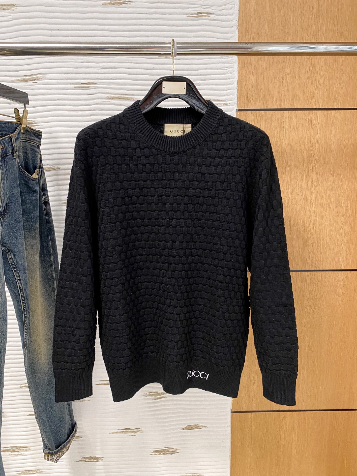 NO:626144,Gucci Loose fit, perfectly reproduced. Original European reproduction of velvet, carded, and washed velvet. Mercerized Merino wool, soft, smooth, does not prick the skin, and has excellent thermal insulation properties. A full set of accessories are custom-made, and the ready-made garments are made on German Stoll automatic looms. The size of the garment is M-2XL. The maximum wear is about 195 pounds. Please indicate your height and weight when ordering, alexander wang19860909古琦 宽松版型 完美复刻 欧洲原版复刻选绒、梳绒、洗绒工艺 丝光美丽诺羊毛,柔弱,爽滑,不扎皮肤,保暖性能极佳 全套辅料定做,德国斯托尔全自动织机成衣 码数M-2XL 最大可穿195斤左右报单注明身高体重,,alexander wang,Men's clothing