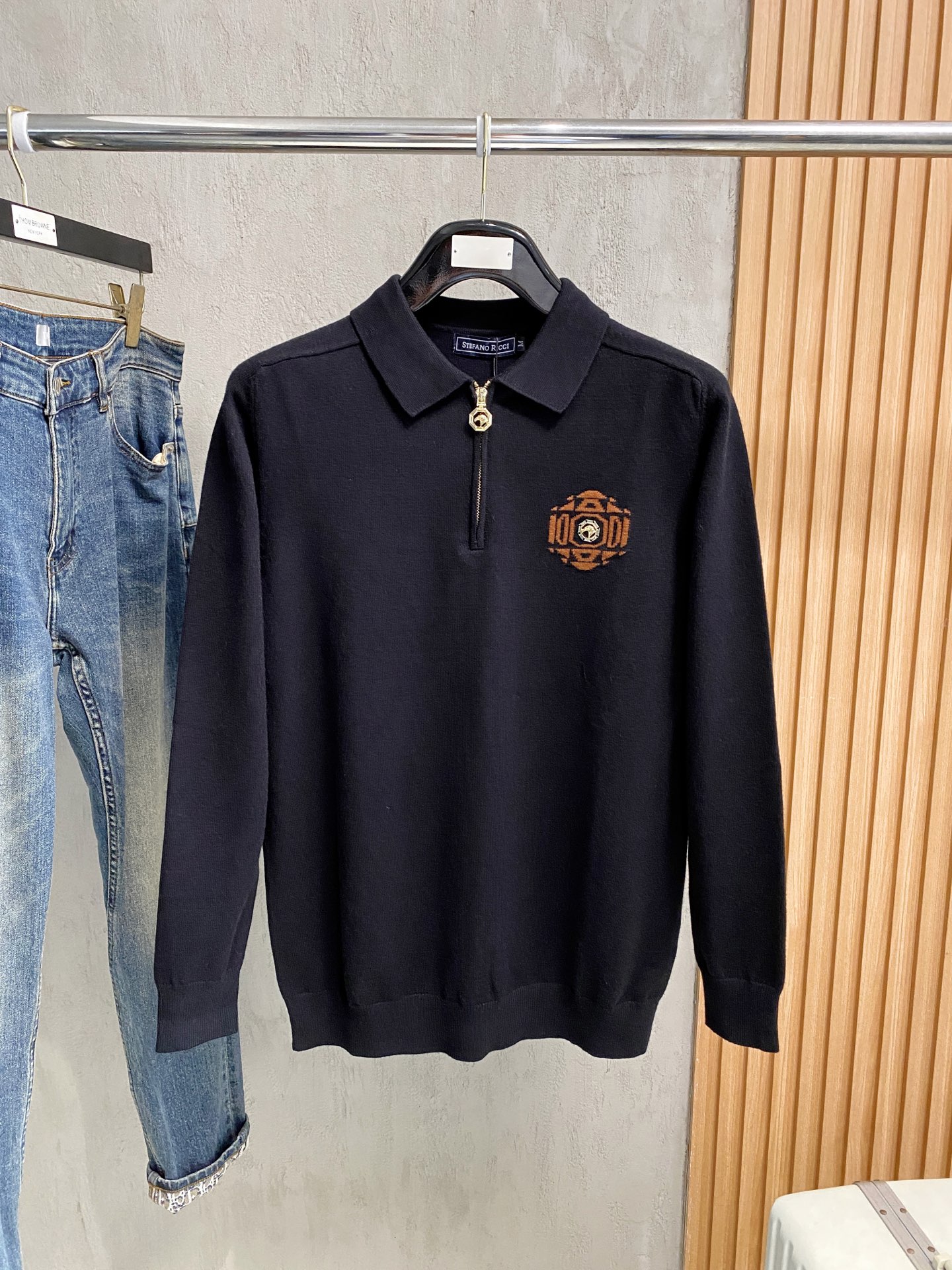 NO:645631,Stephen Sweater 2025 Autumn and Winter latest series, 1:1 top replica at the counter, all in good condition!  Thick style, a must-have item for fashionistas!  Old irons who know the goods should hurry up and start, the fabric is wool, size m-2xl, multiple colors, too large,,sweaters,alexander wang19860909史蒂芬 毛衣 2025秋冬最新系列,专柜1:1顶级复刻,全品相！加厚款,潮人必备单品！懂货的老铁赶紧下手,面料羊毛 尺码 m-2xl 多颜色 偏大,,sweaters,alexander wang,Men's clothing