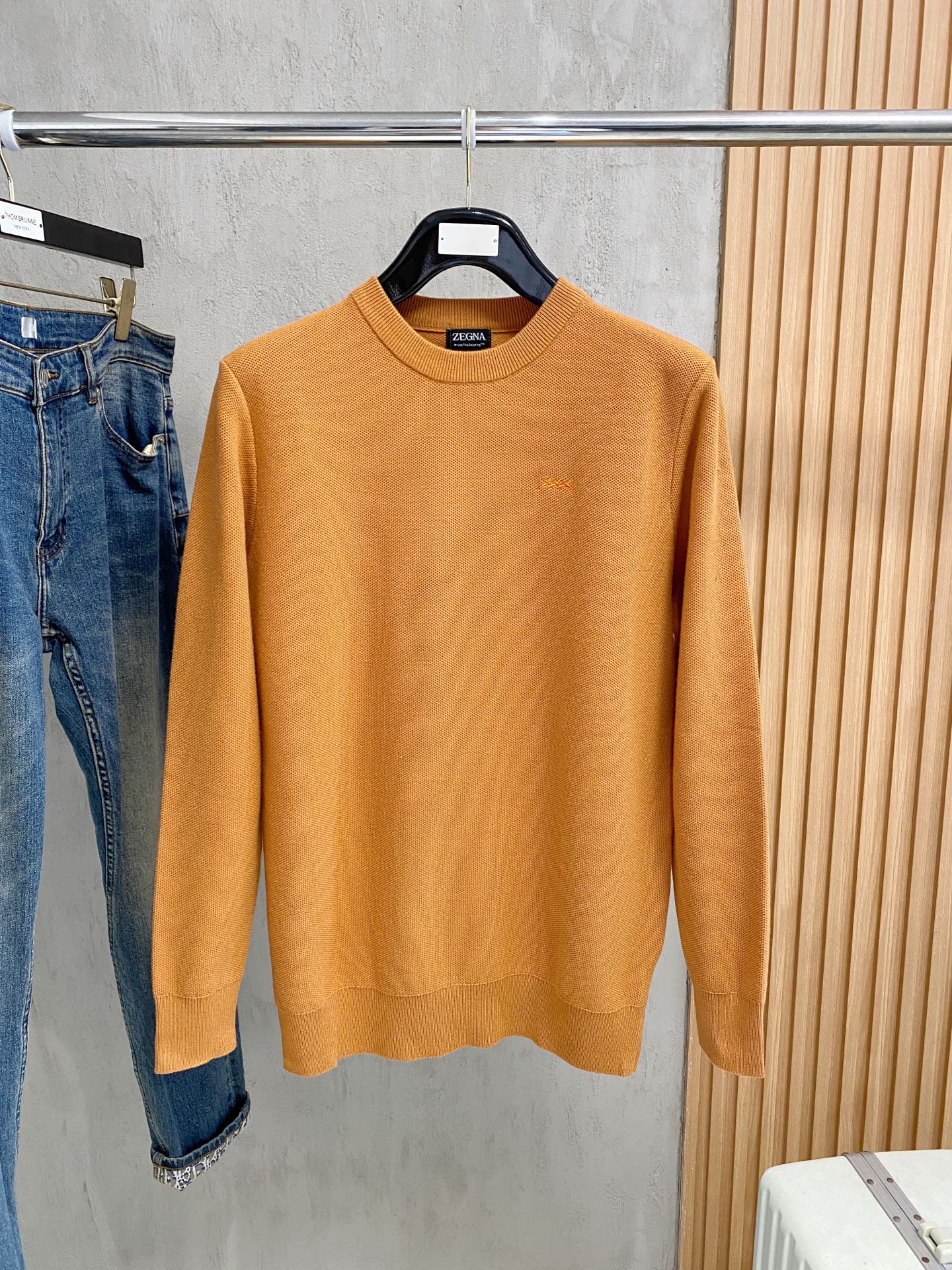 NO:645612,Ermenegildo Zegna sweater 2025 autumn and winter latest series, 1:1 top replica at the counter, all in good condition!  Thick style, a must-have item for fashionistas!  Old irons who know the goods should hurry up and start. The fabric is wool, size m-2xl, multiple colors, too large,,zegna,sweaters,alexander wang19860909杰尼亚 毛衣 2025秋冬最新系列,专柜1:1顶级复刻,全品相！加厚款,潮人必备单品！懂货的老铁赶紧下手,面料羊毛 尺码 m-2xl 多颜色 偏大,,zegna,sweaters,alexander wang,Men's clothing