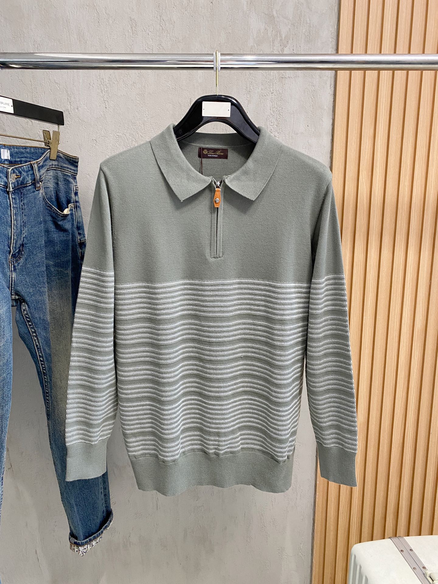 NO:645591,LP sweater 2025 autumn and winter latest series, 1:1 top replica at the counter, all in good condition!  Thick style, a must-have item for fashionistas!  Old irons who know the goods should hurry up and start. The fabric is wool, size m-2xl, multiple colors, too large, loro piana, sweaters, alexander wang19860909LP 毛衣 2025秋冬最新系列,专柜1:1顶级复刻,全品相！加厚款,潮人必备单品！懂货的老铁赶紧下手,面料羊毛 尺码 m-2xl 多颜色 偏大,,loro piana,sweaters,alexander wang,Men's clothing