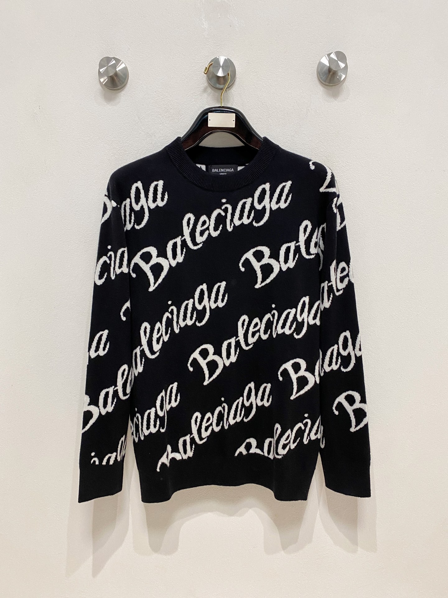 NO:644767,Balenciaga loose fit, perfectly reproduced, original European reproduction of velvet, carded, and washed velvet. Mercerized merino wool, soft, smooth, does not prick the skin, and has excellent thermal insulation properties. Full set of accessories are customized, German Stoll fully automatic loom ready-made garments. Size M-2XL. Maximum wear is about 195 pounds. Please indicate height and weight when ordering, balenciaga, alexander wang19860909巴黎世家 宽松版型 完美复刻 欧洲原版复刻选绒、梳绒、洗绒工艺 丝光美丽诺羊毛,柔弱,爽滑,不扎皮肤,保暖性能极佳 全套辅料定做,德国斯托尔全自动织机成衣 码数M-2XL 最大可穿195斤左右报单注明身高体重,,balenciaga,alexander wang,Men's clothing