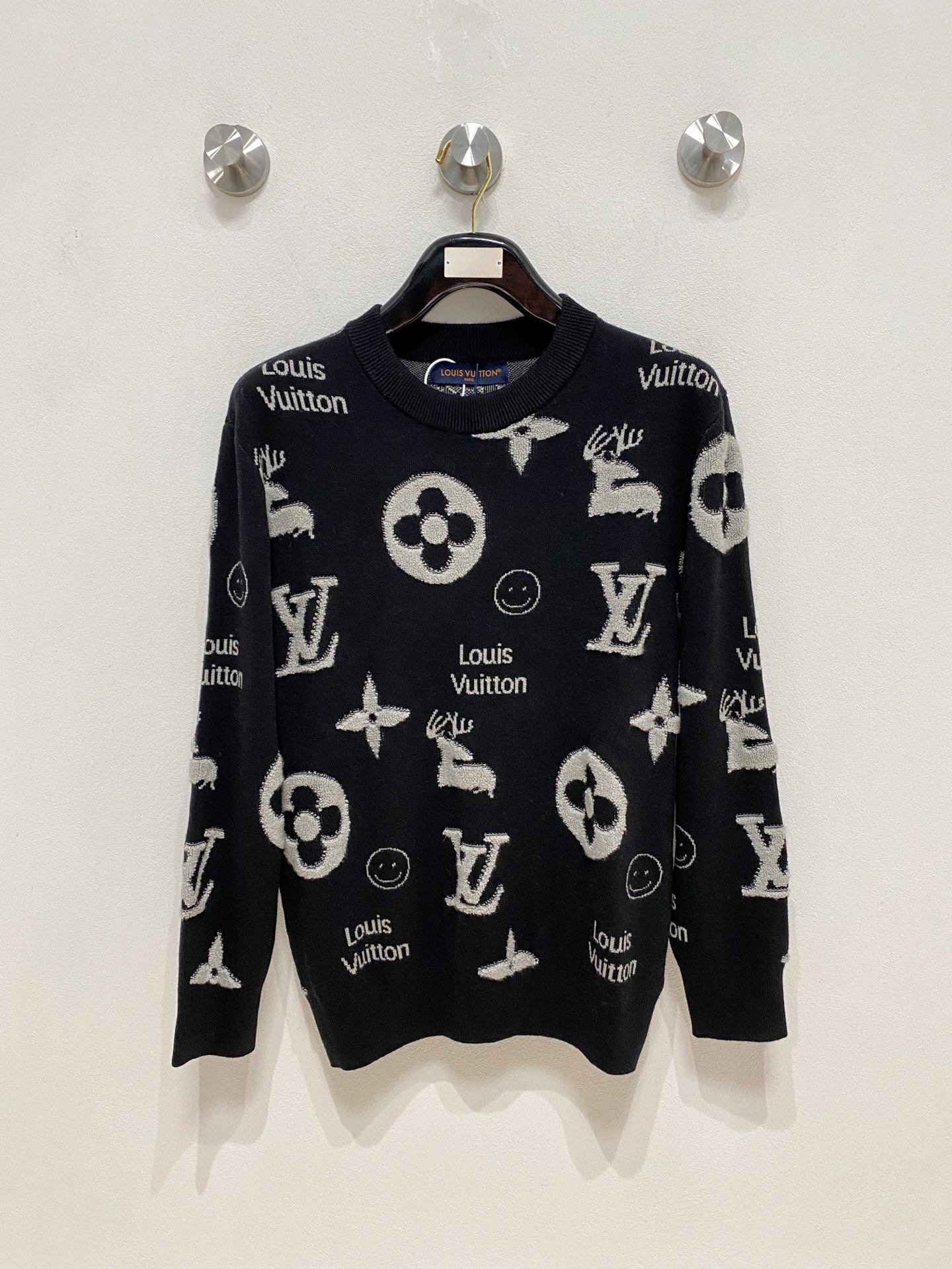 NO:644761,LV loose fit, perfectly reproduced. European original reproduction using velvet selection, carding and washing techniques. Mercerized merino wool, soft, smooth, does not prick the skin, and has excellent thermal insulation properties. A full set of accessories are customized, and the garments are made on German Stoll automatic looms. The size of the garment is M-2XL. The maximum wear is about 195 pounds. Please indicate your height and weight when ordering, Louis Vuitton, Alexander Wang19860909LV 宽松版型 完美复刻 欧洲原版复刻选绒、梳绒、洗绒工艺 丝光美丽诺羊毛,柔弱,爽滑,不扎皮肤,保暖性能极佳 全套辅料定做,德国斯托尔全自动织机成衣 码数M-2XL 最大可穿195斤左右报单注明身高体重,,louis vuitton,alexander wang,Men's clothing