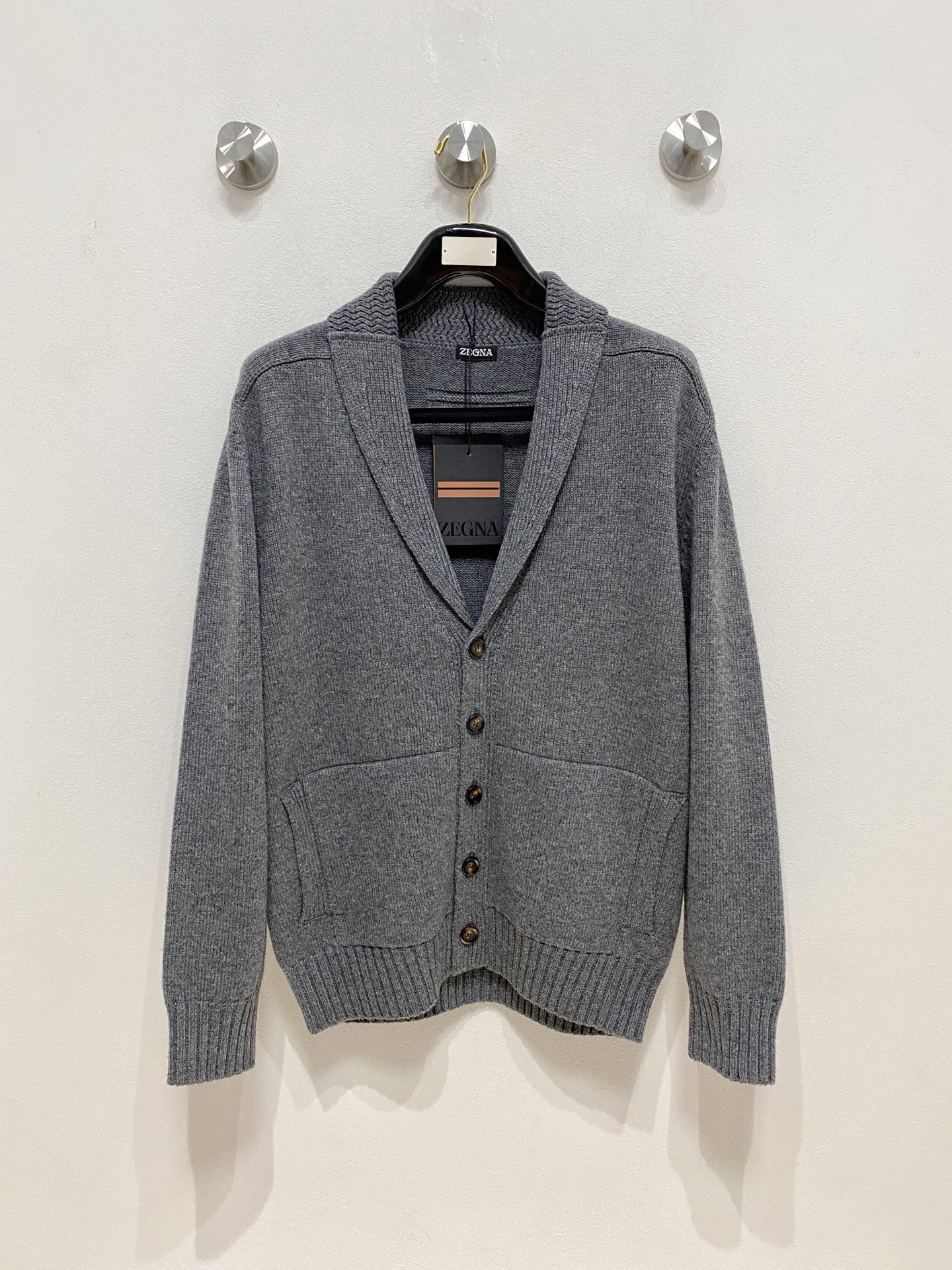 NO:644759,Ermenegildo Zegna Loose fit, perfectly reproduced European original reproduction of velvet, carding and washing techniques Mercerized merino wool, soft, smooth, not pricking the skin, excellent thermal insulation properties Full set of accessories customized, German Stoll fully automatic loom ready-made garment Size M-2XL Maximum wearing capacity is about 195 pounds Please indicate your height and weight when ordering, zegna, alexander wang19860909杰尼亚 宽松版型 完美复刻 欧洲原版复刻选绒、梳绒、洗绒工艺 丝光美丽诺羊毛,柔弱,爽滑,不扎皮肤,保暖性能极佳 全套辅料定做,德国斯托尔全自动织机成衣 码数M-2XL 最大可穿195斤左右报单注明身高体重,,zegna,alexander wang,Men's clothing