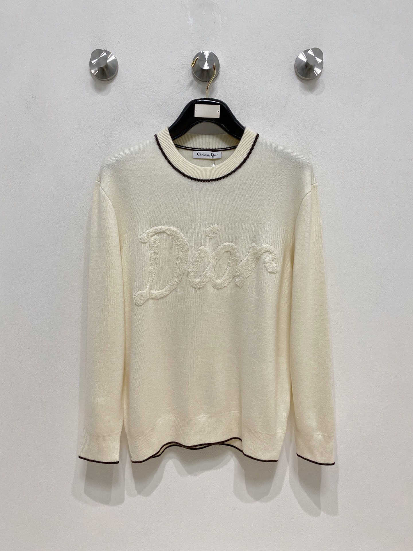 NO:644763,Dior loose fit, perfectly reproduced. Original European reproduction of velvet, carded and washed velvet. Mercerized merino wool, soft, smooth, does not prick the skin, and has excellent thermal insulation properties. A full set of accessories are custom-made, and the garments are made from fully automatic looms in Stoll, Germany. The size of the garment is M-2XL. The maximum wear is about 195 pounds. Please indicate your height and weight when ordering, dior, alexander wang19860909迪奥 宽松版型 完美复刻 欧洲原版复刻选绒、梳绒、洗绒工艺 丝光美丽诺羊毛,柔弱,爽滑,不扎皮肤,保暖性能极佳 全套辅料定做,德国斯托尔全自动织机成衣 码数M-2XL 最大可穿195斤左右报单注明身高体重,,dior,alexander wang,Men's clothing