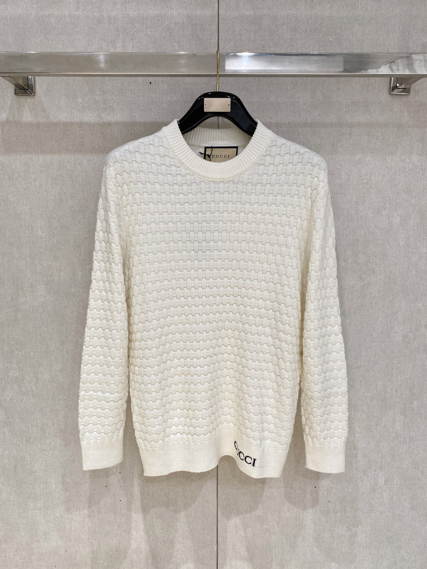 NO:653434,Gucci Loose fit, perfectly reproduced. Original European reproduction of velvet, carded, and washed velvet. Mercerized Merino wool, soft, smooth, does not prick the skin, and has excellent thermal insulation properties. A full set of accessories are custom-made, and the ready-made garments are made on German Stoll automatic looms. The size of the garment is M-2XL. The maximum wear is about 195 pounds. Please indicate your height and weight when ordering, alexander wang19860909古琦 宽松版型 完美复刻 欧洲原版复刻选绒、梳绒、洗绒工艺 丝光美丽诺羊毛,柔弱,爽滑,不扎皮肤,保暖性能极佳 全套辅料定做,德国斯托尔全自动织机成衣 码数M-2XL 最大可穿195斤左右报单注明身高体重,,alexander wang,Men's clothing