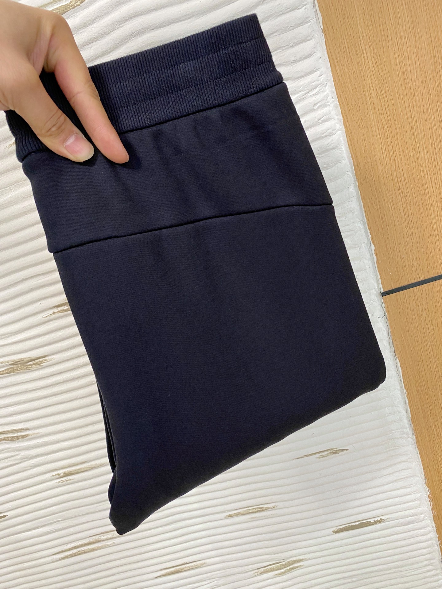 NO:648019,Descente men's casual pants, quick-drying fabric casual pants, the latest upper body style is invincible!  You can definitely close your eyes and close your eyes. This type of pants is very versatile and has an elastic waist. It can be worn in daily work and outdoor sports. It is the perfect combination of fashion, leisure and outdoor sports, so it is your best choice whether you wear it daily or outdoors. Extreme comfort and quick perspiration are the most popular focus, improving the wearing comfort. It is suitable for aerobic exercise and cross-country running. This type of running casual pants has an extremely wide range of applications, allowing you to naturally maintain your love for sports in the summer, and can also be worn in leisure life.  Size L-4XL,,alexander wang19860909迪桑特 男士休闲裤 速干面料休闲裤,最新款上身版型无敌正！ 绝对可以闭眼收的一款 此款裤子非常百搭,弹力腰围,日常上班 户外运动都可以穿着,是时尚休闲与户外运动的完美结合,所以无论您平时穿或者户外穿都是您的最佳选择. 极致舒适和快速排汗是备受青睐的重点,提升穿着舒适度,适合有氧运动和越野跑条件下穿着,此款是一件适用范围极其广泛的跑步休闲裤,让你在夏天自然可以保持对运动热爱,也可以在休闲生活中穿着 尺码L-4XL,,alexander wang,Men's clothing